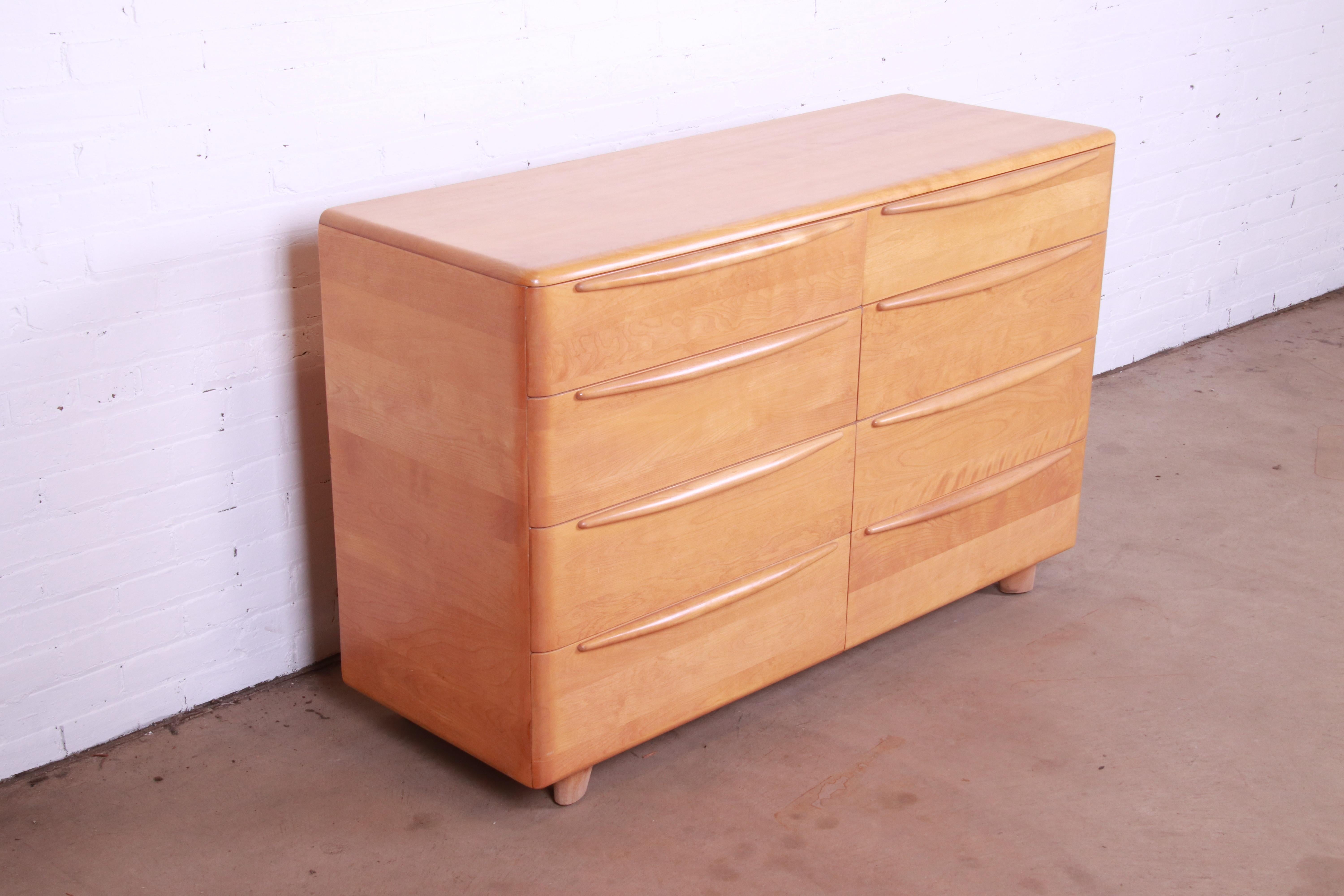Heywood Wakefield Mid-Century Modern Solid Maple Eight-Drawer Dresser, 1950s In Good Condition In South Bend, IN