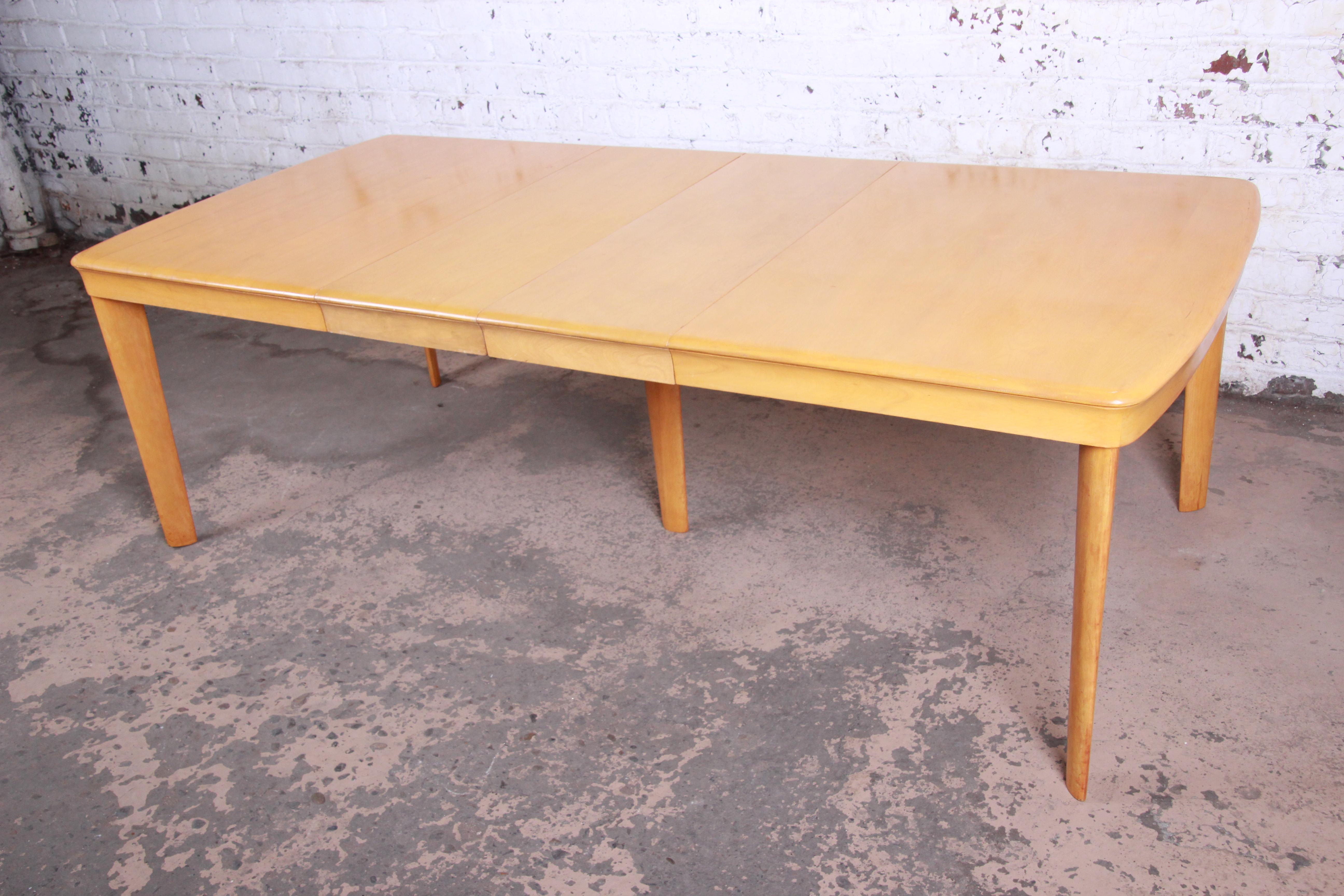A gorgeous Mid-Century Modern extension dining table by Heywood Wakefield. The table features solid maple construction with beautiful wood grain. Made with the highest quality craftsmanship, as expected from Heywood Wakefield. The table extends to