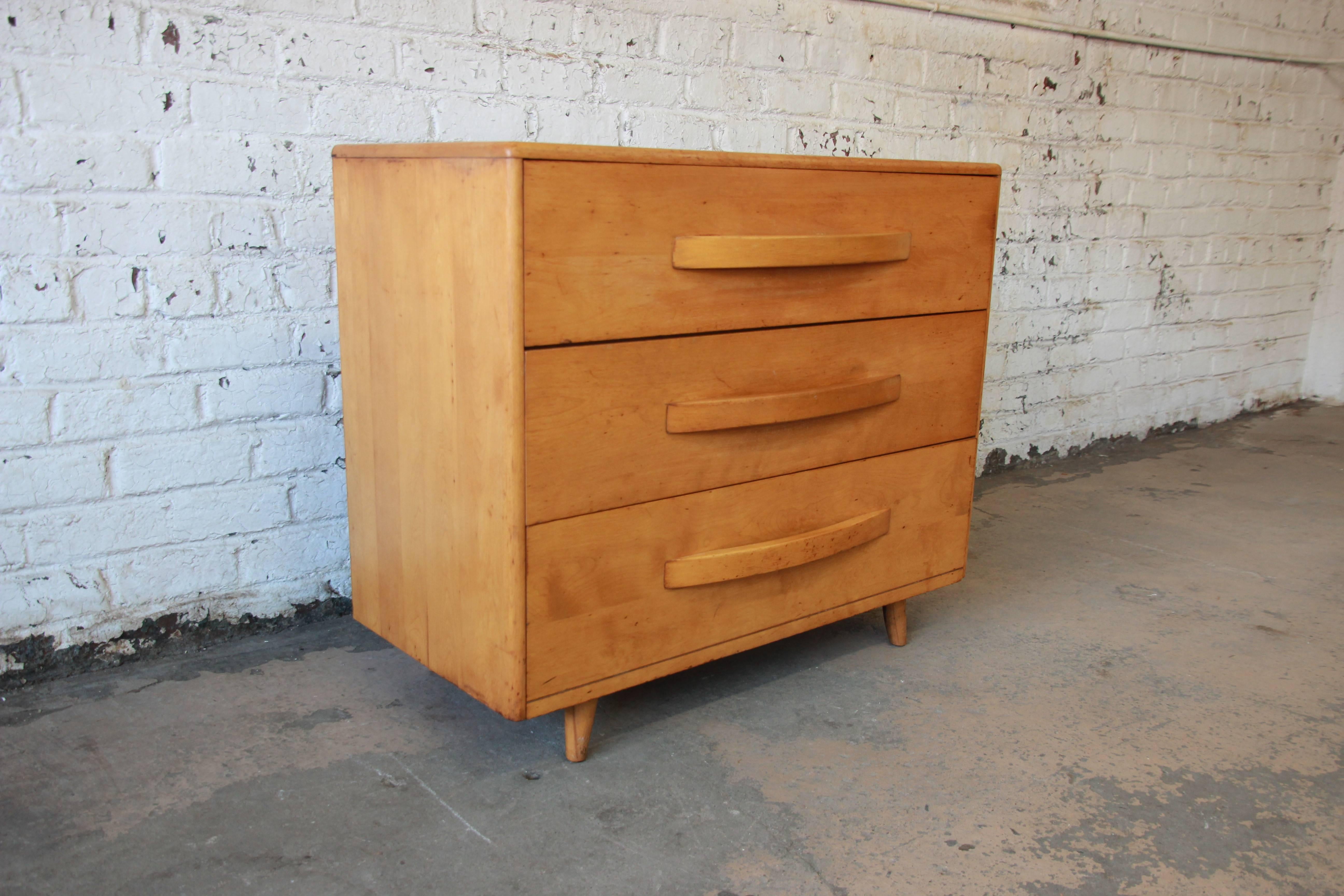 Heywood Wakefield Mid-Century Modern Three-Drawer Bachelor Chest In Good Condition In South Bend, IN
