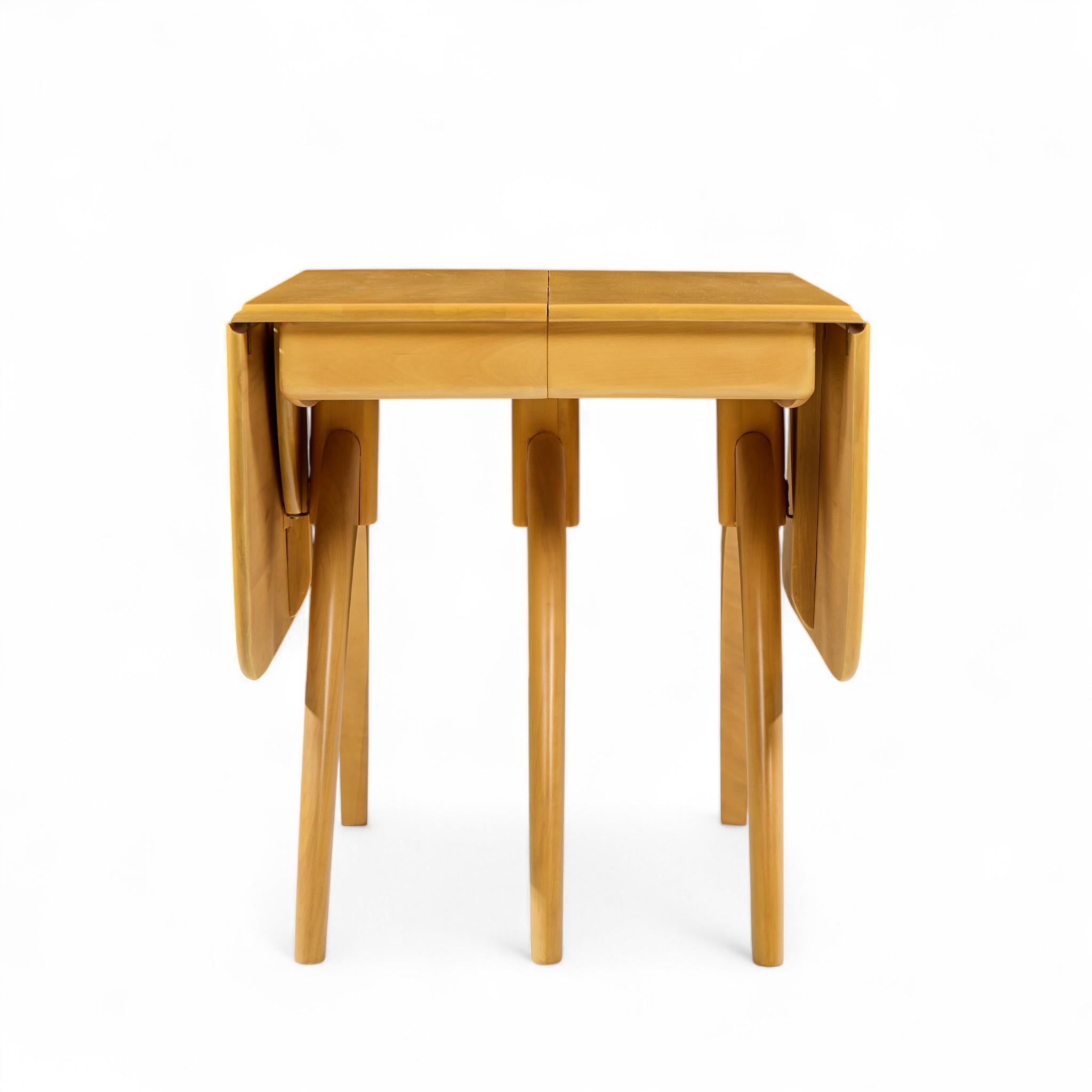 Heywood Wakefield table de salle à manger mi-siècle à chevrons avec 2 rallonges Bon état - En vente à Franklin Park, IL