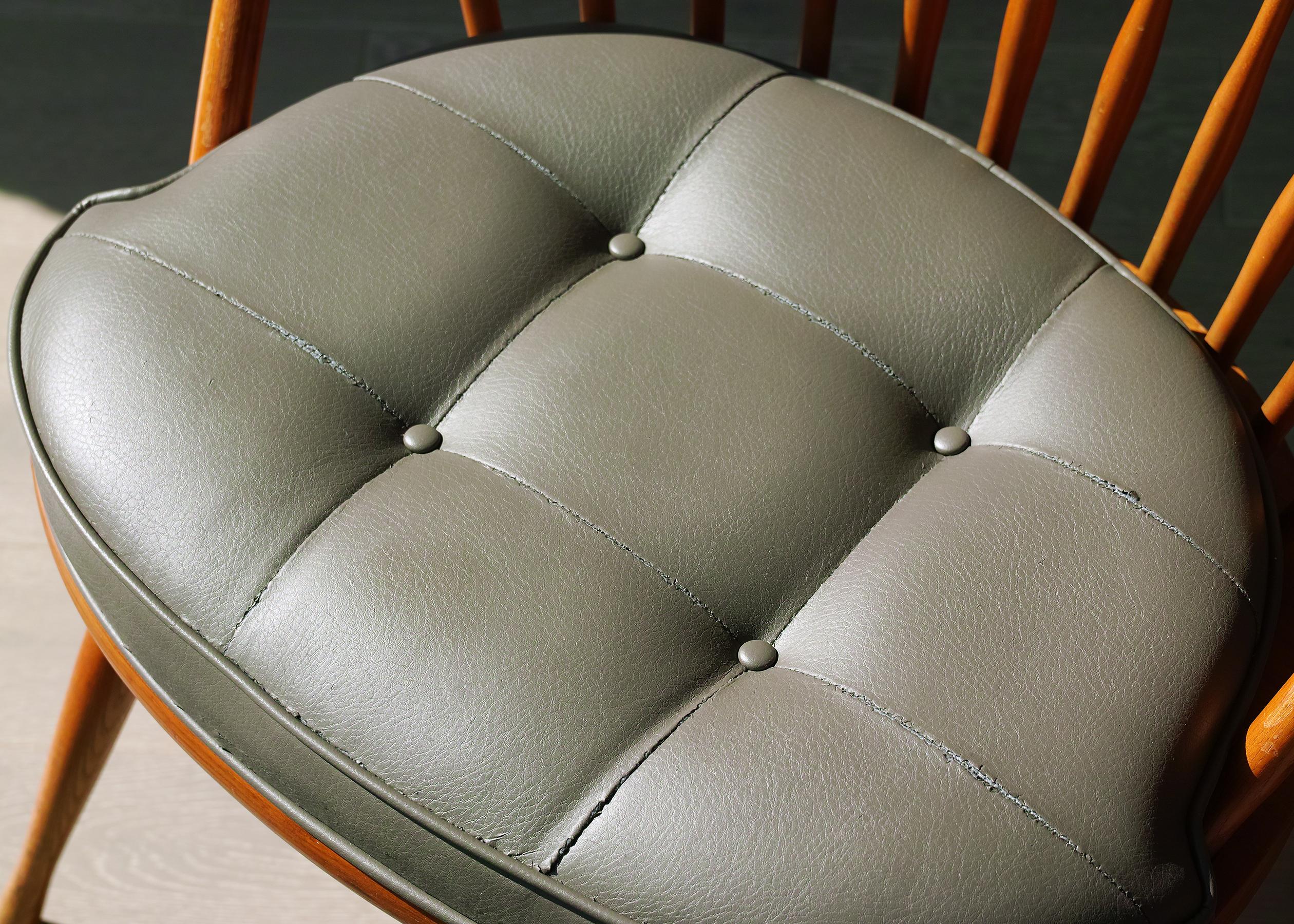 Heywood Wakefield Modern Bow Back Windsor Chairs For Sale 1