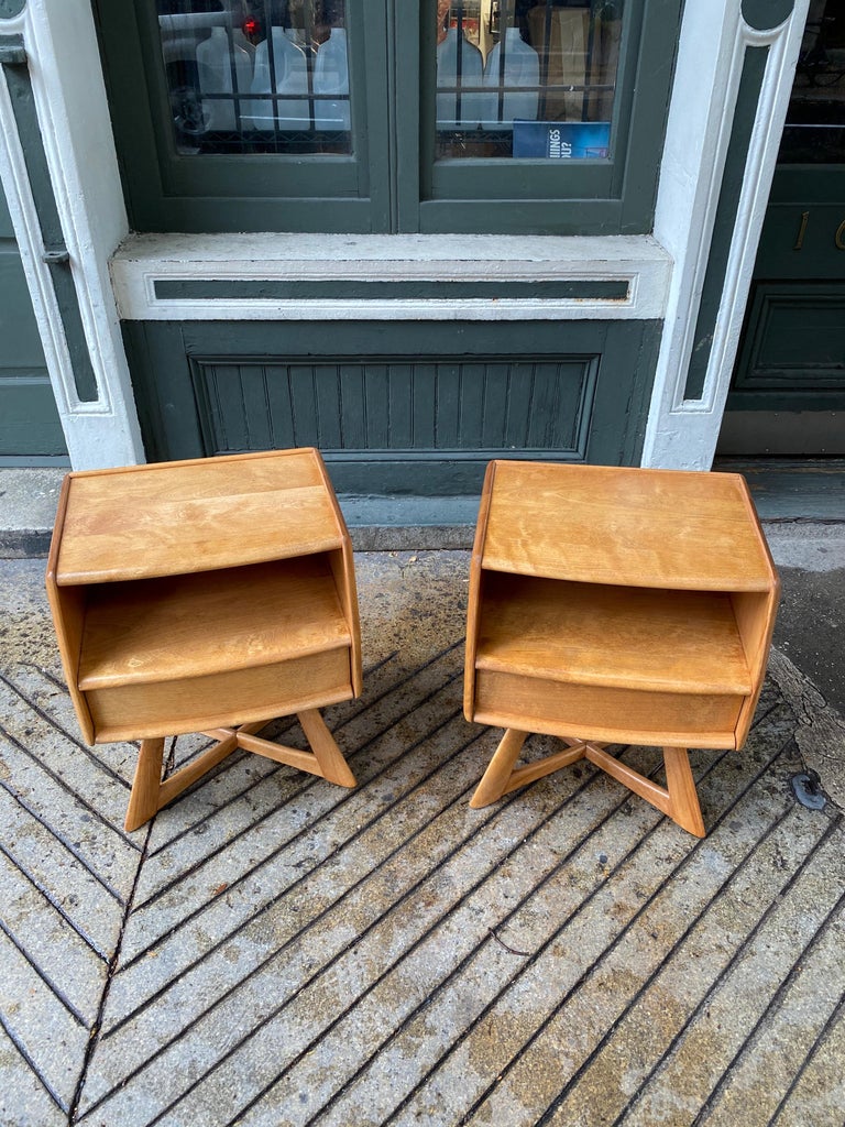 Heywood Wakefield Pair of Sculptura Nightstands at 1stDibs