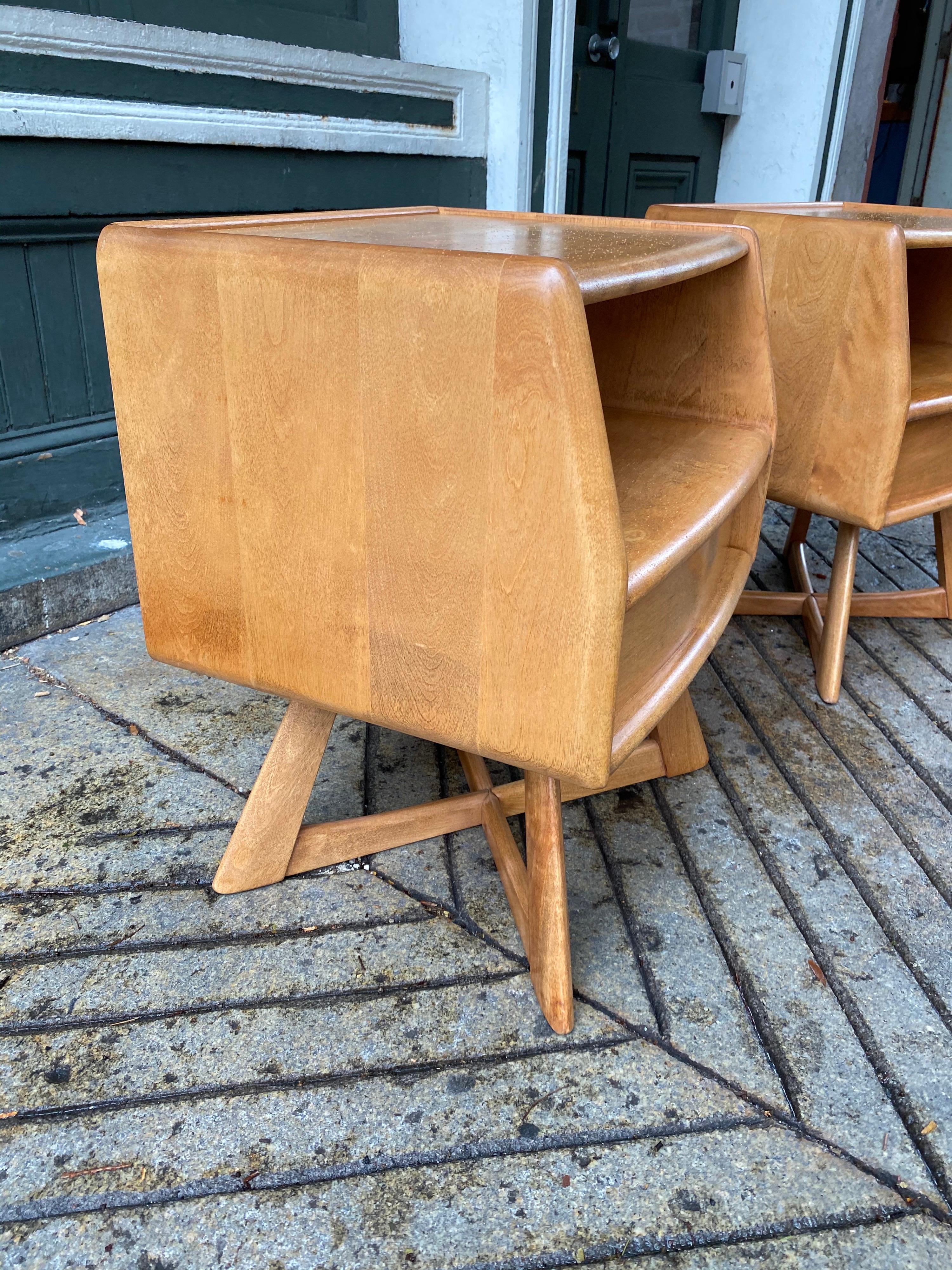 Mid-Century Modern Heywood Wakefield Pair of Sculptura Nightstands