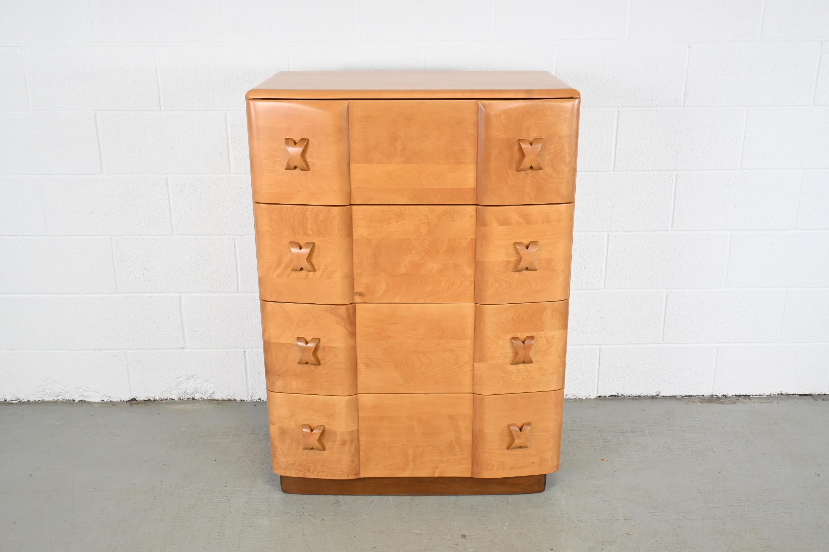 Heywood Wakefield Rio Highboy Dresser

Heywood-Wakefield, USA, 1940s

32