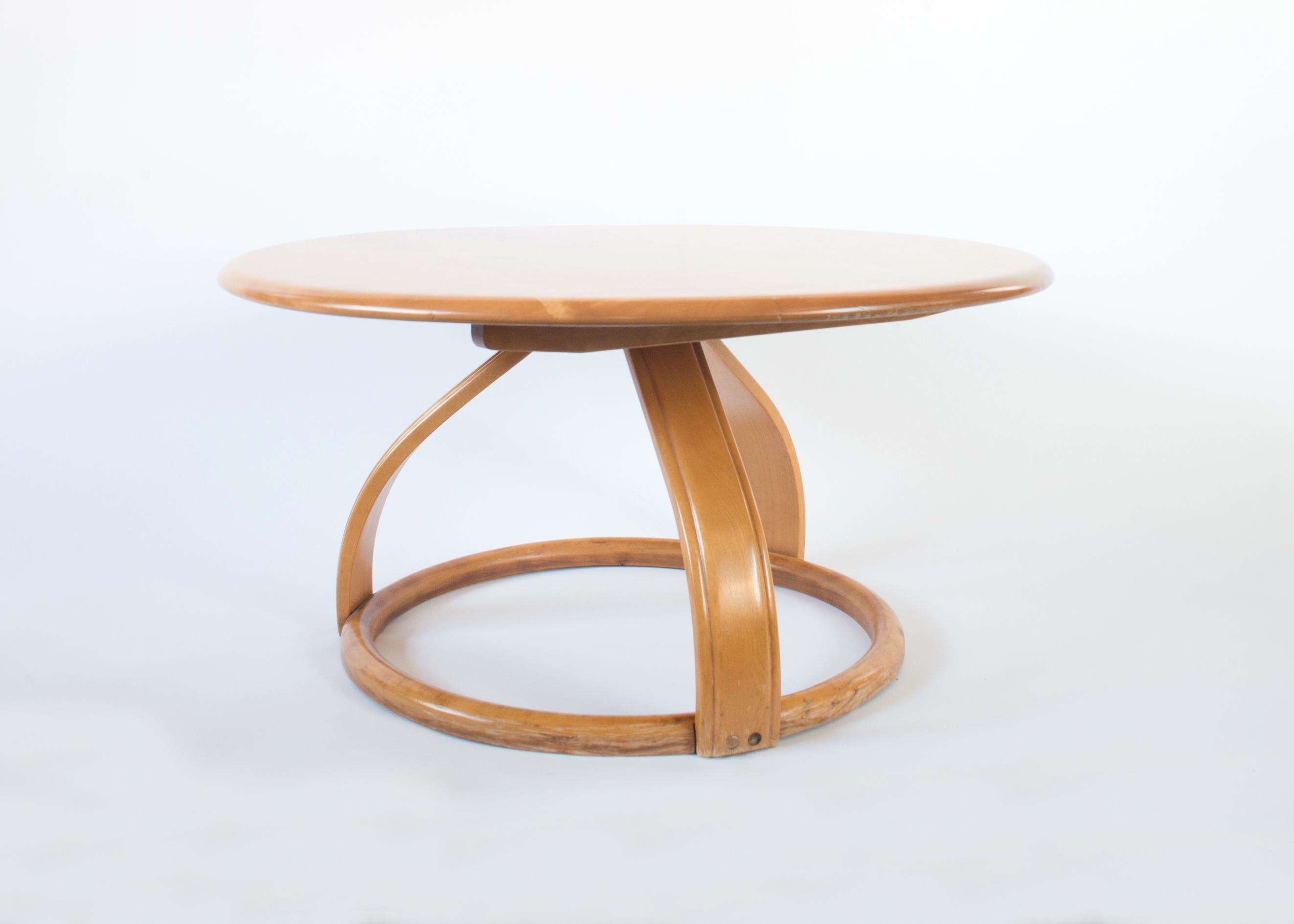 Beautiful Heywood-Wakefield midcentury lazy Susan table.

Original wheat finish.

 
 