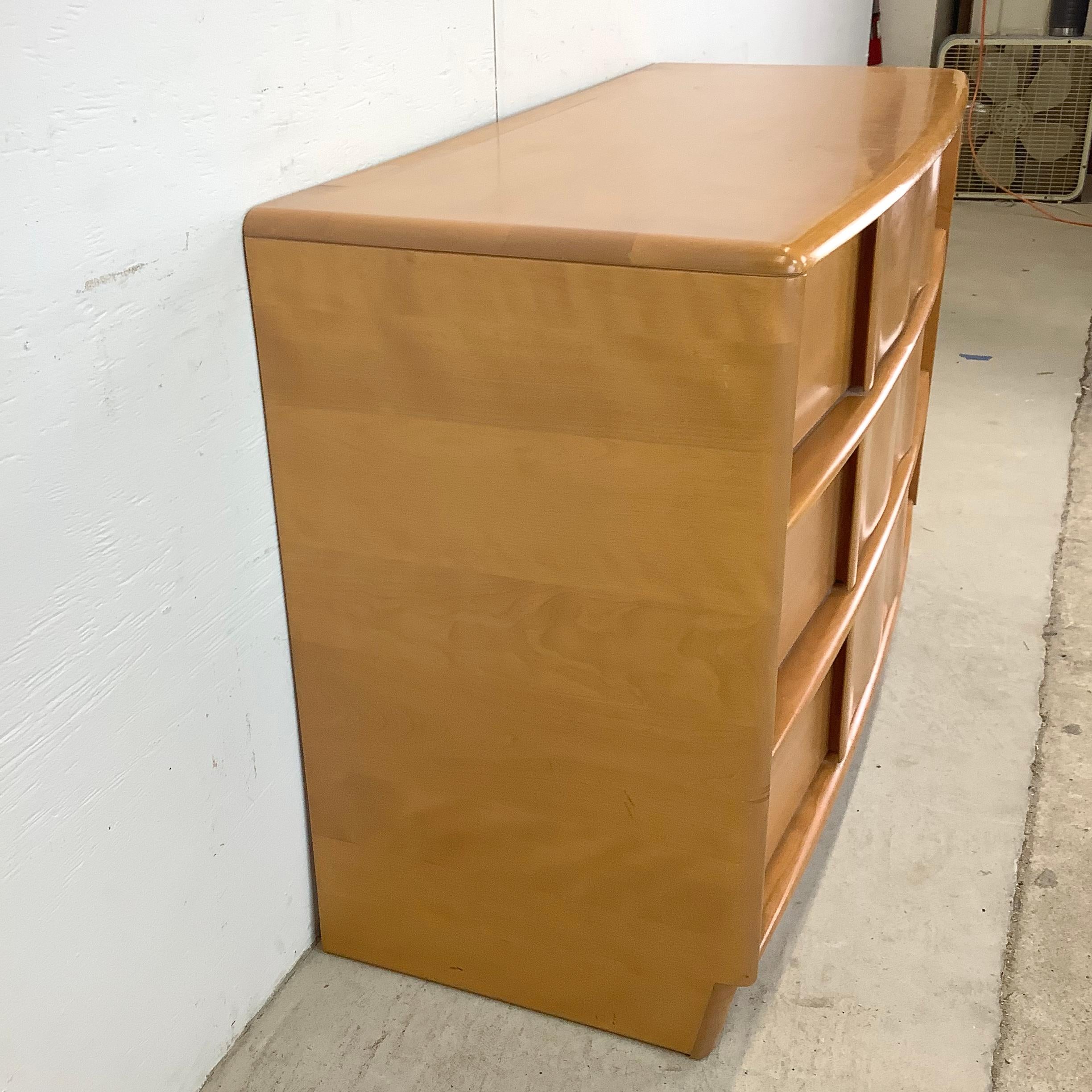 Heywood-Wakefield Sculptura Dresser with Mirror In Good Condition For Sale In Trenton, NJ