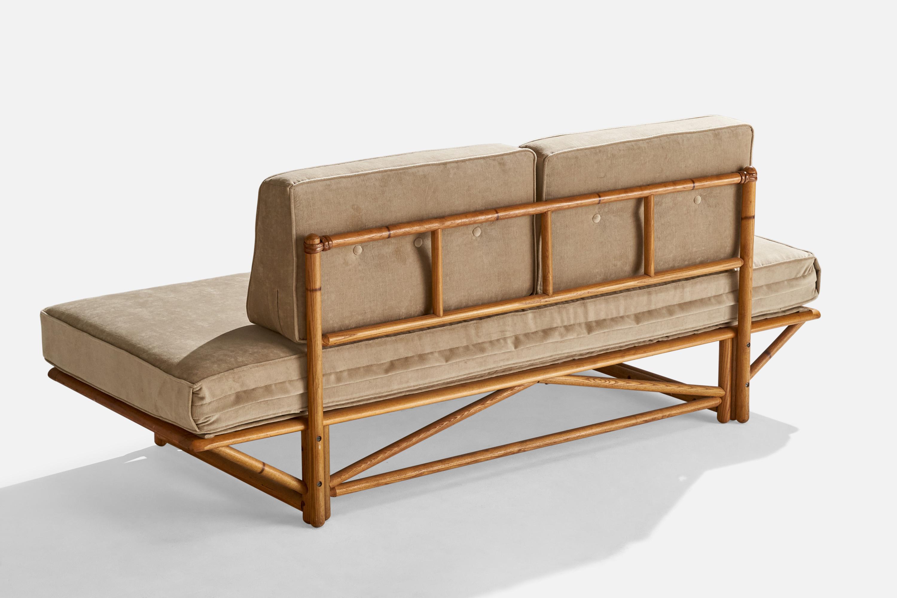 Heywood Wakefield, Sofa, Oak, Rattan, Velvet, USA, 1950s In Good Condition In High Point, NC