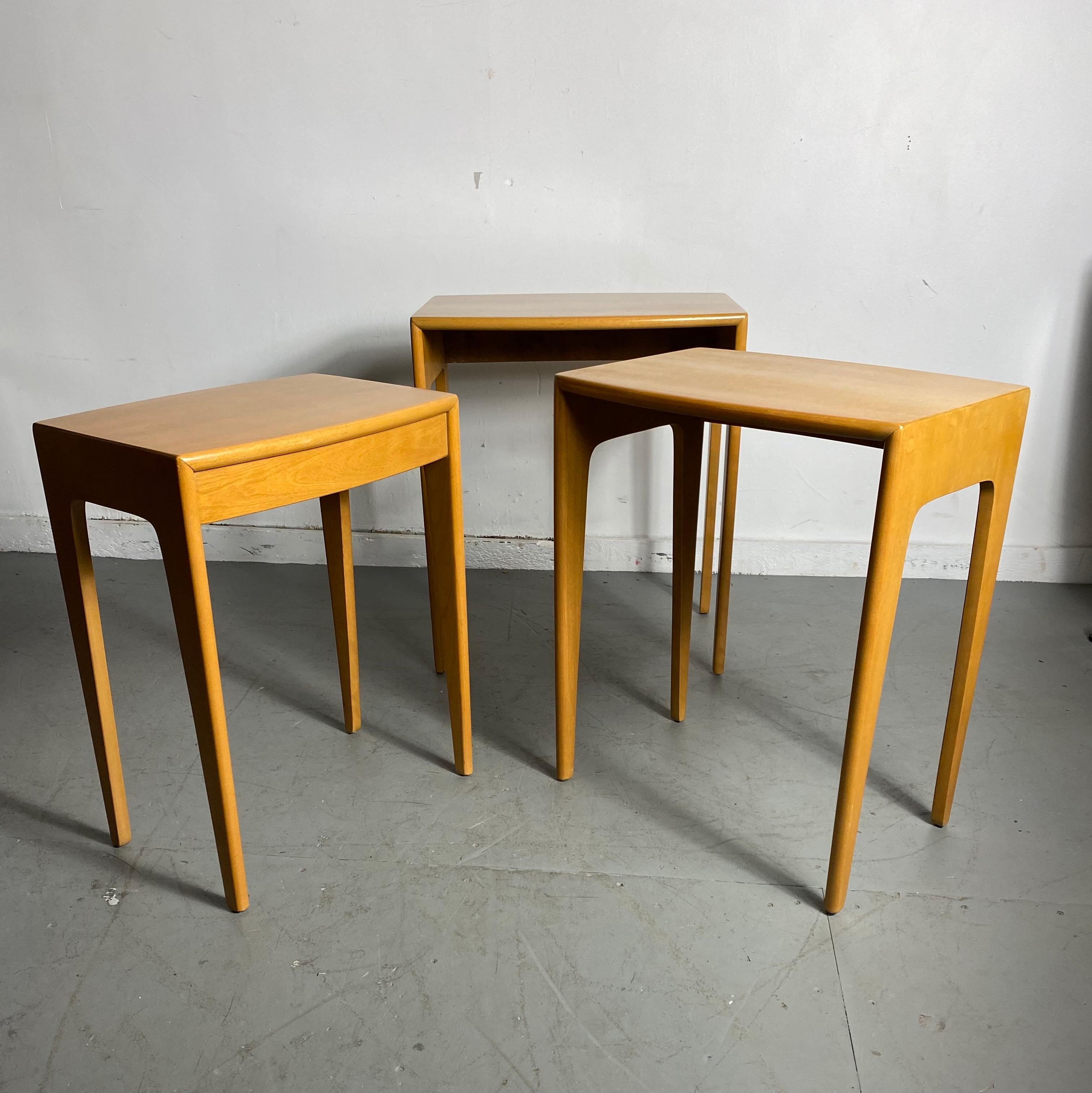 Heywood Wakefield Solid Birch Mid-Century Modern Nesting Tables In Good Condition In Buffalo, NY