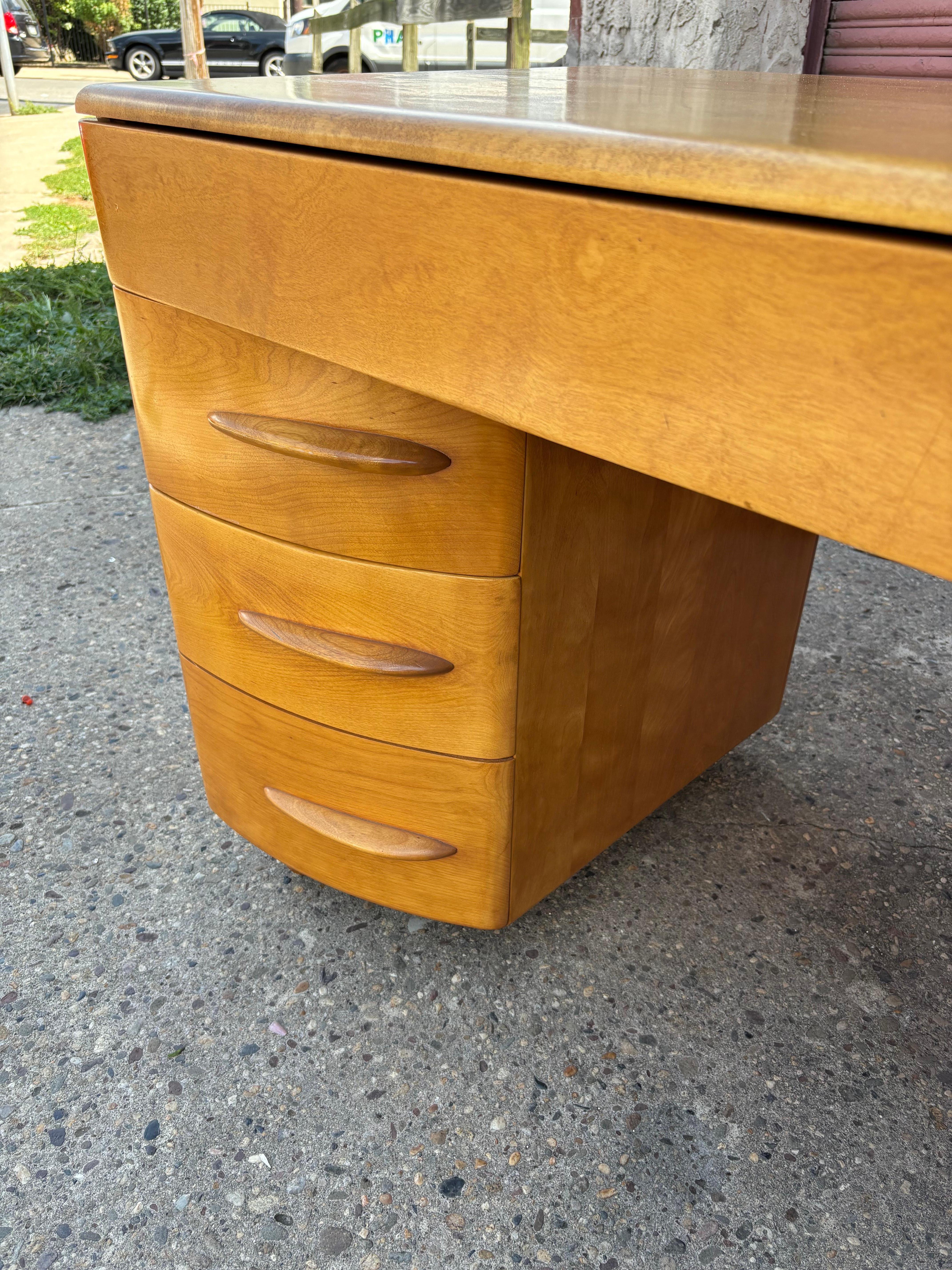 Heywood Wakefield Solid Maple Desk In Good Condition In Philadelphia, PA