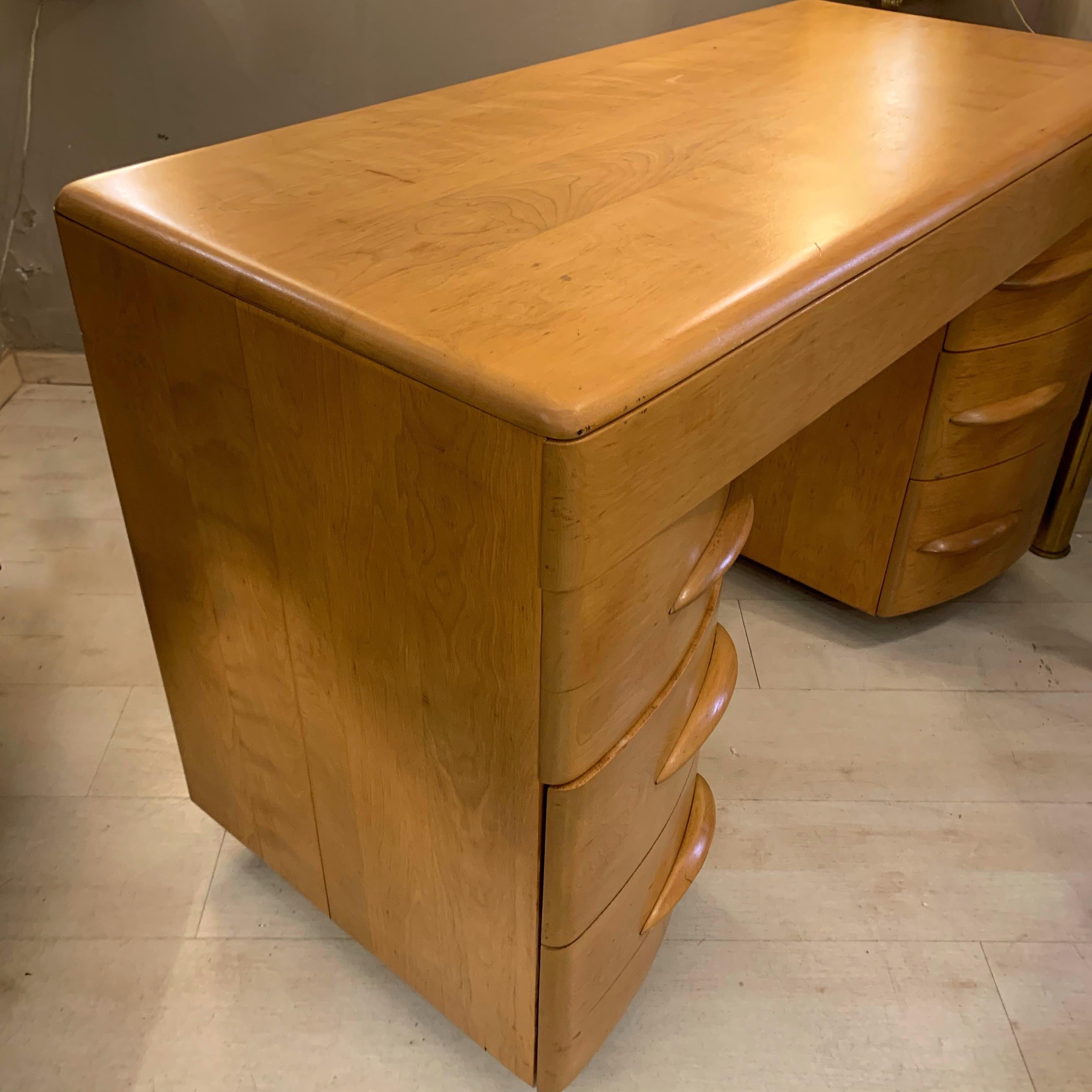 Heywood-Wakefield Solid Maple Wheat Kneehole Desk, 1950s 2