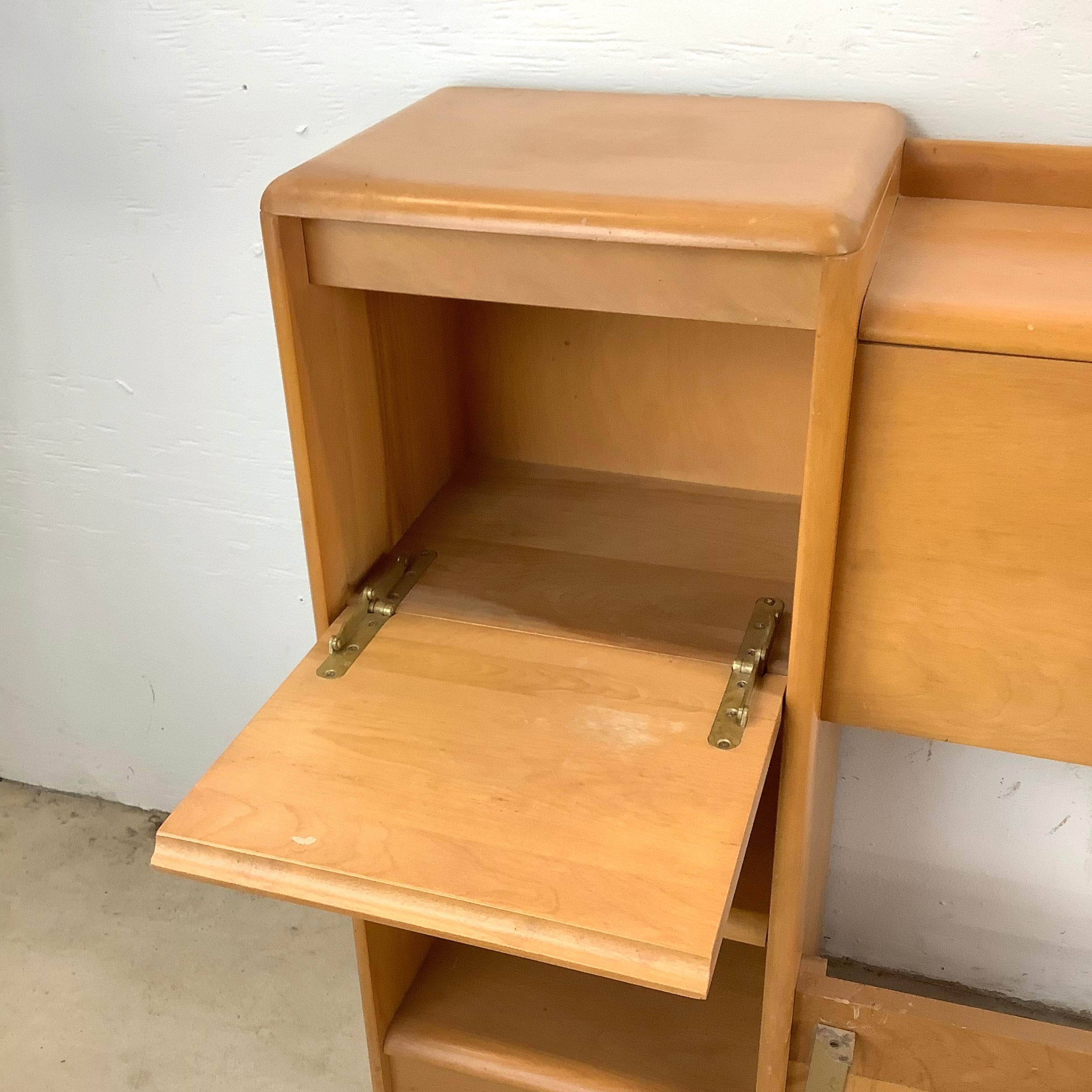 Heywood-Wakefield Tête de lit avec tables de nuit intégrées en vente 4