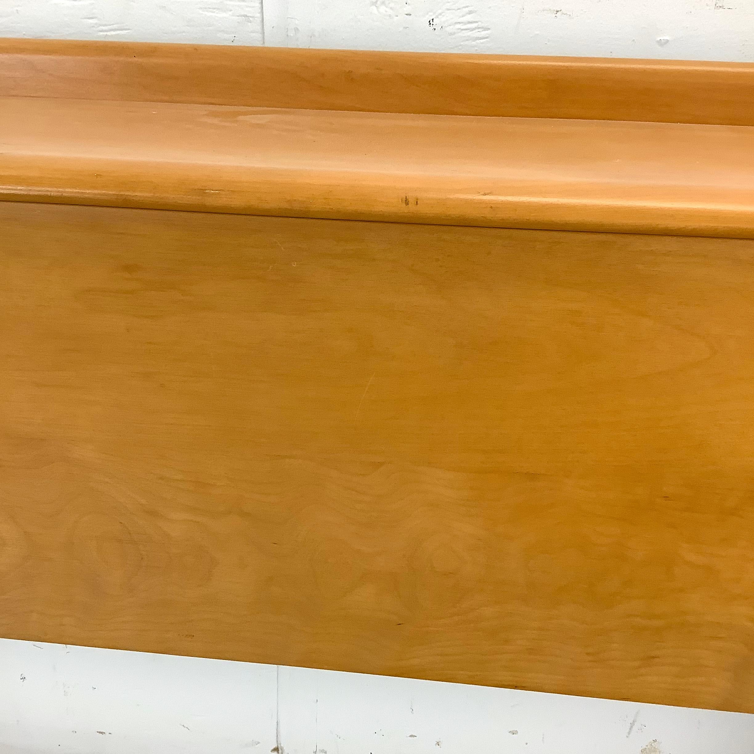 Heywood-Wakefield Tête de lit avec tables de nuit intégrées en vente 8