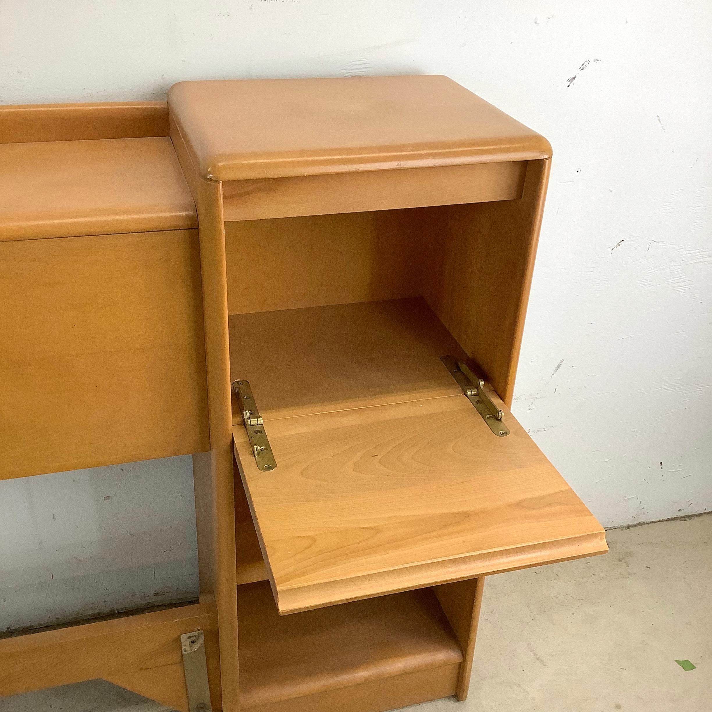 Heywood-Wakefield Tête de lit avec tables de nuit intégrées en vente 9