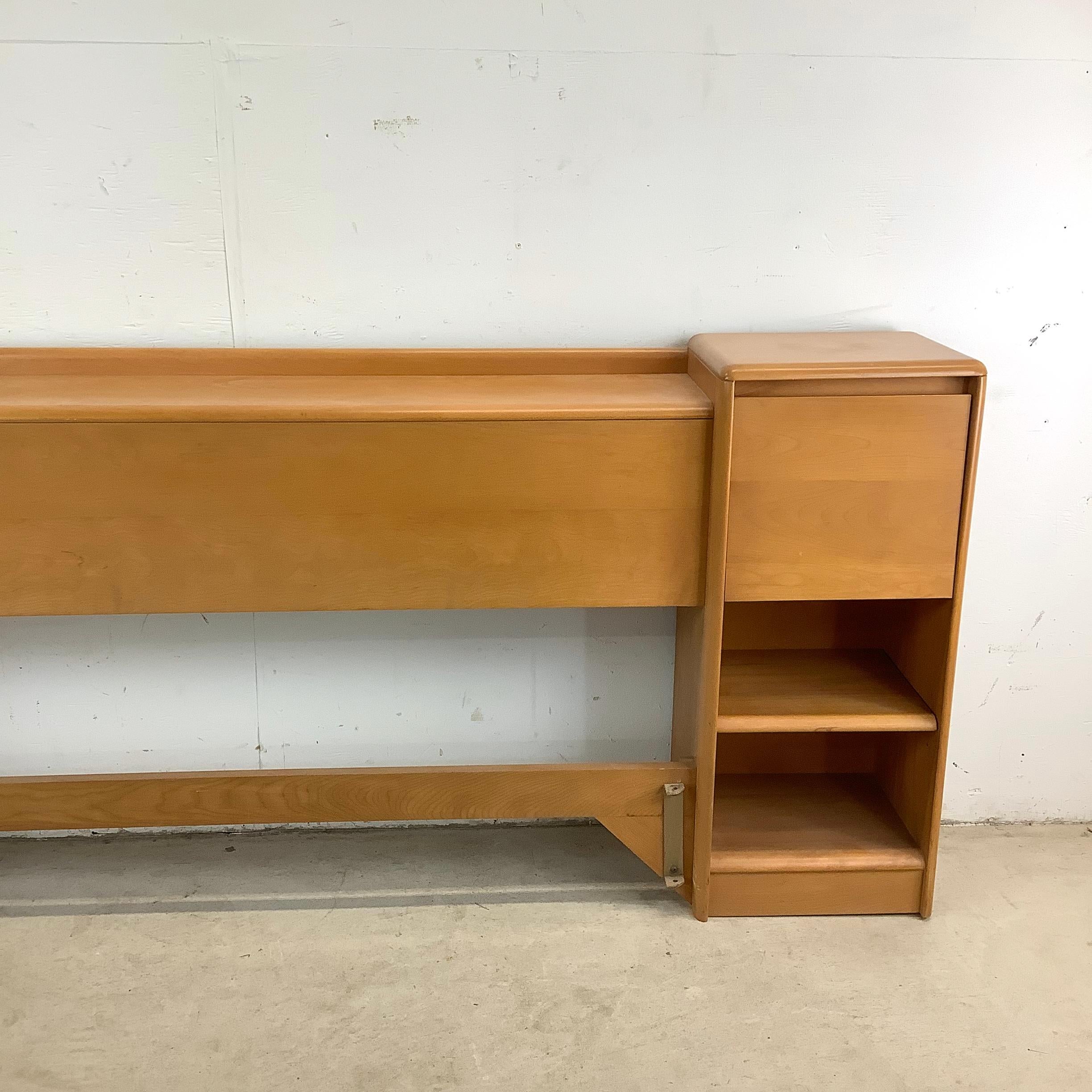 Américain Heywood-Wakefield Tête de lit avec tables de nuit intégrées en vente