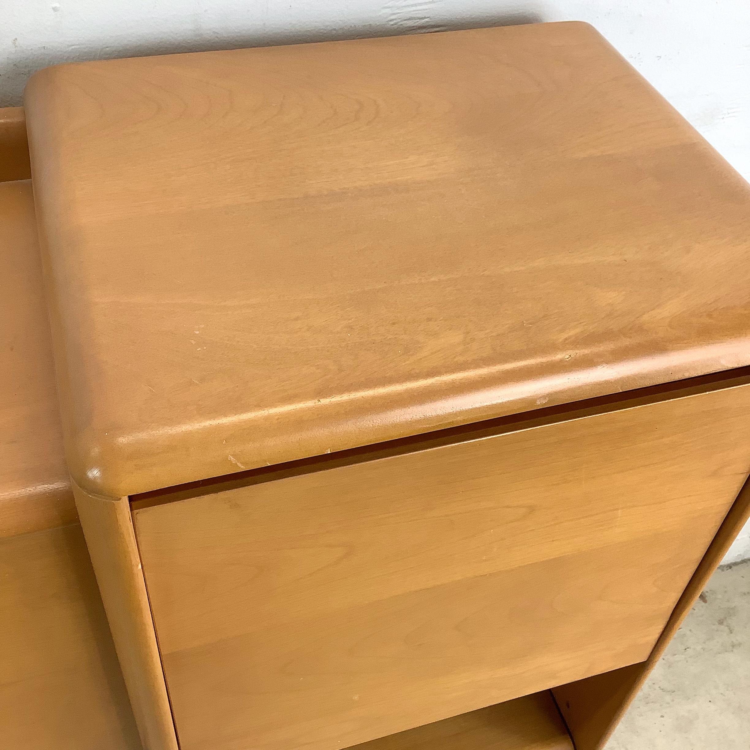 Heywood-Wakefield Tête de lit avec tables de nuit intégrées en vente 1