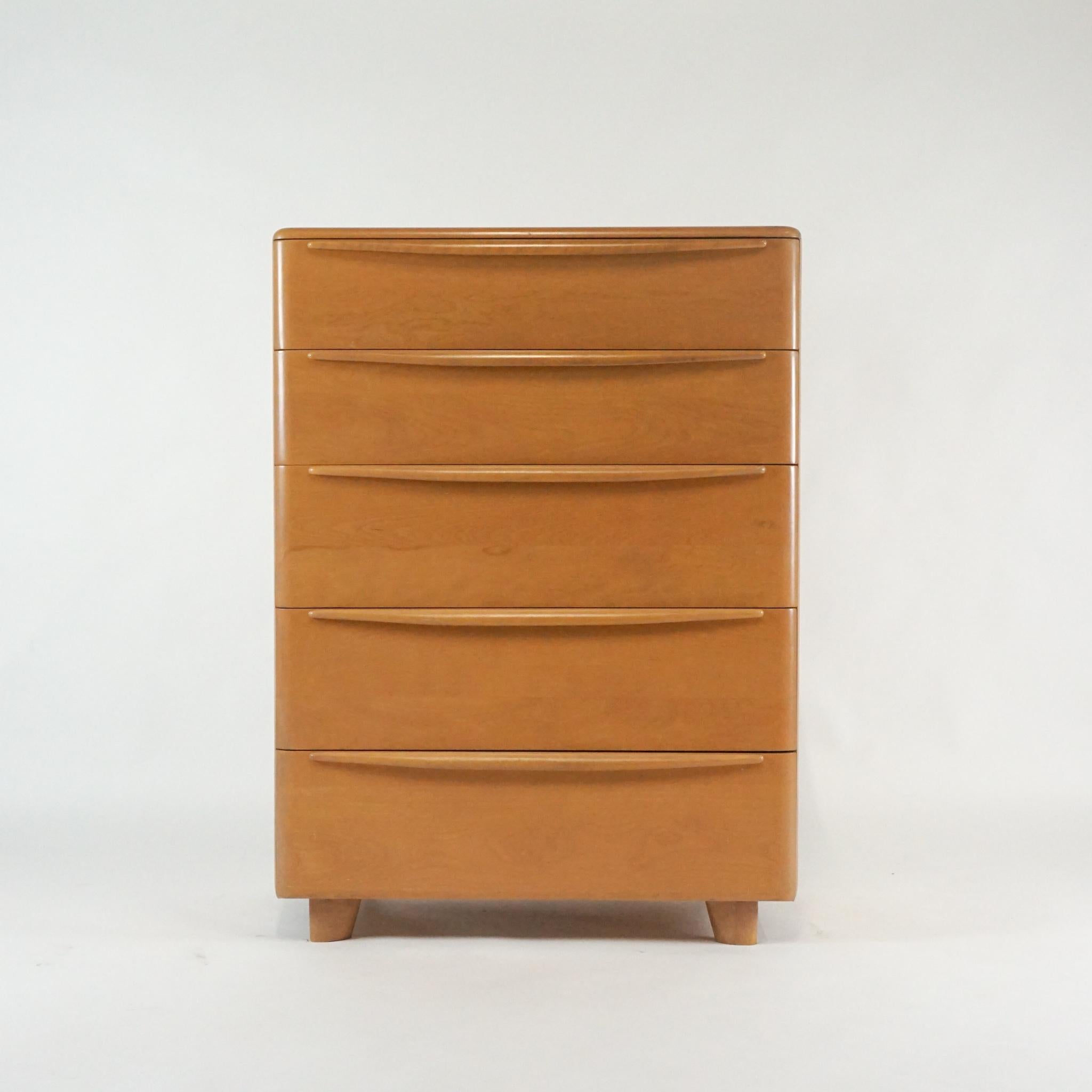 Classic Heywood Wakefield 5-drawer dresser. Original 
