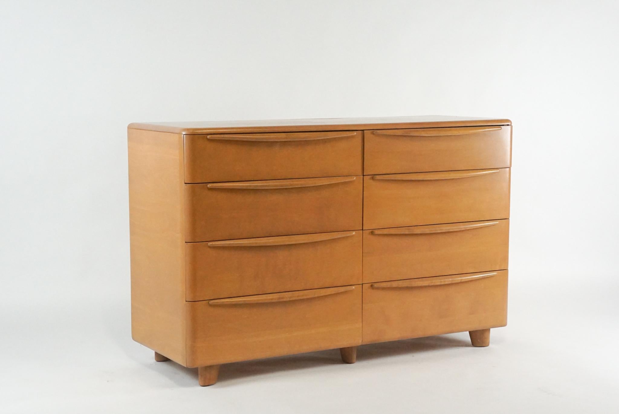 American Heywood Wakefield Streamlined Moderne 8-Drawer Blonde Birch Dresser 1950s Encore