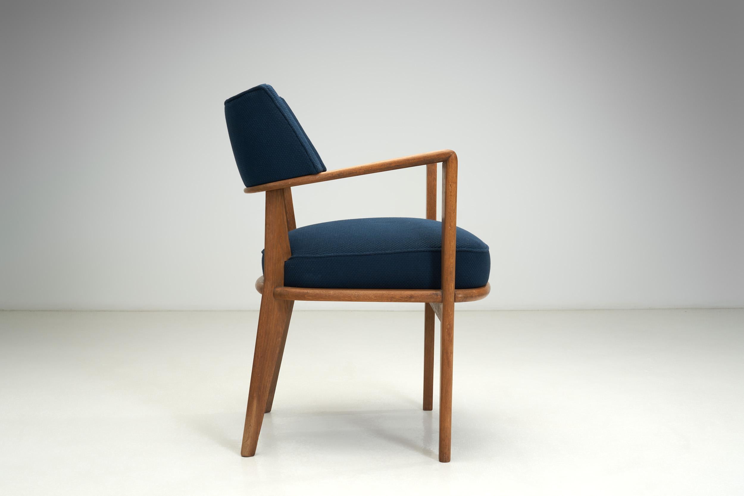 Sillón estilo Heywood Wakefield, Europa Primera mitad del siglo XX Tela en venta