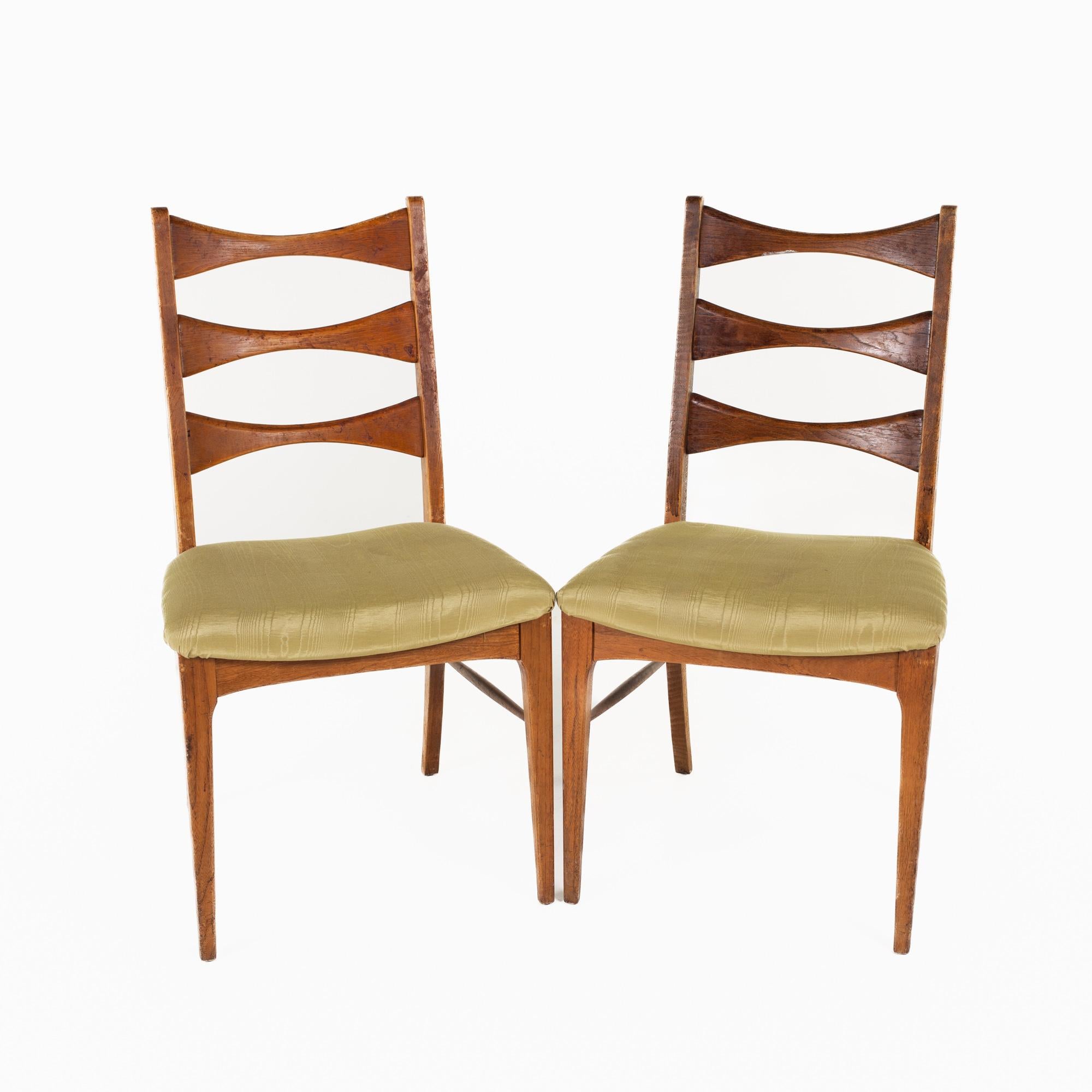 Heywood Wakefield style mid century ladder back chairs - Pair

Each chair measures: 20 wide x 21 deep x 37 inches high, with a seat height of 18.25 inches

All pieces of furniture can be had in what we call restored vintage condition. That means