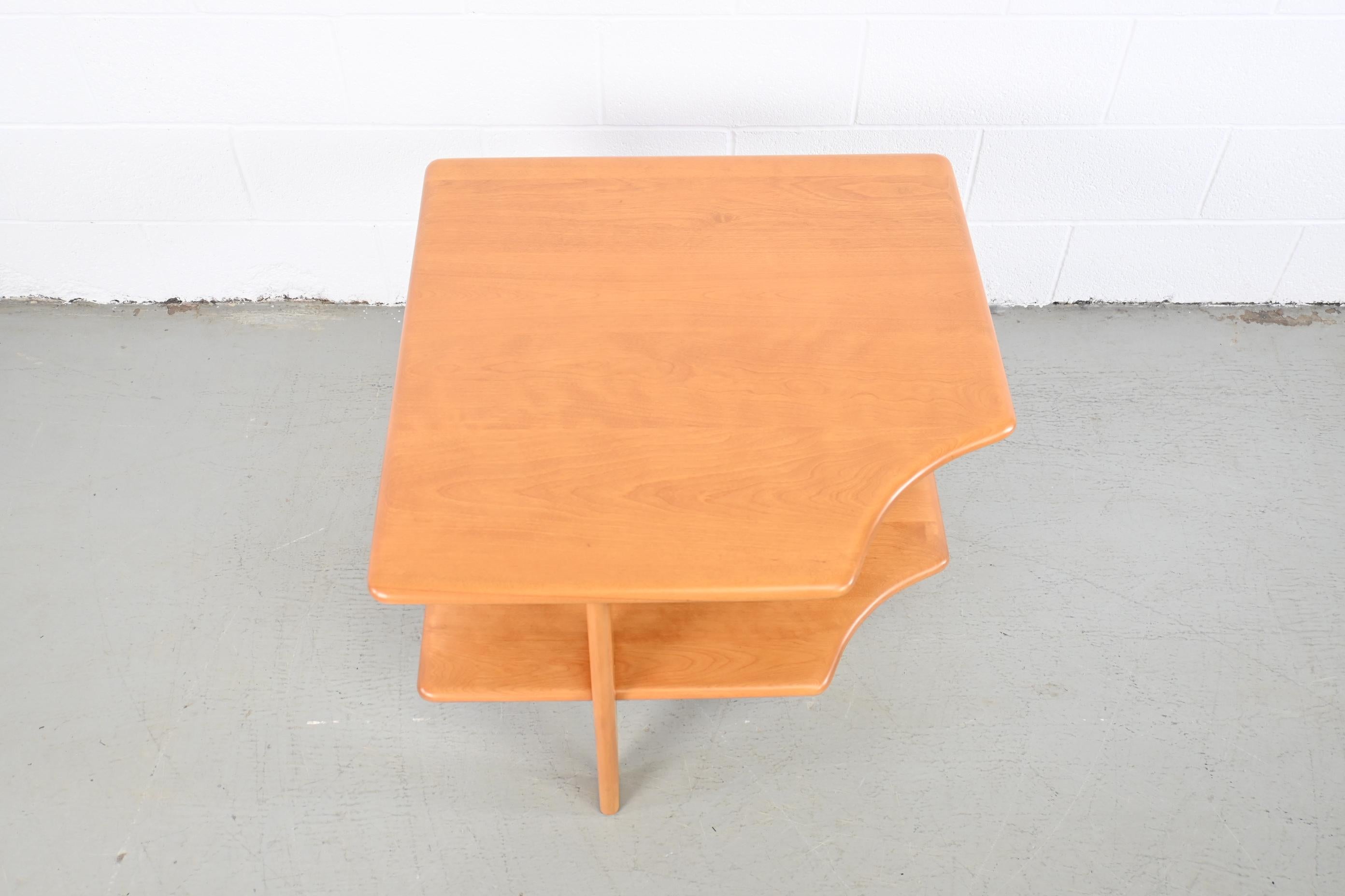 Heywood Wakefield Style Mid-Century Modern Birch Corner Table In Excellent Condition For Sale In Morgan, UT
