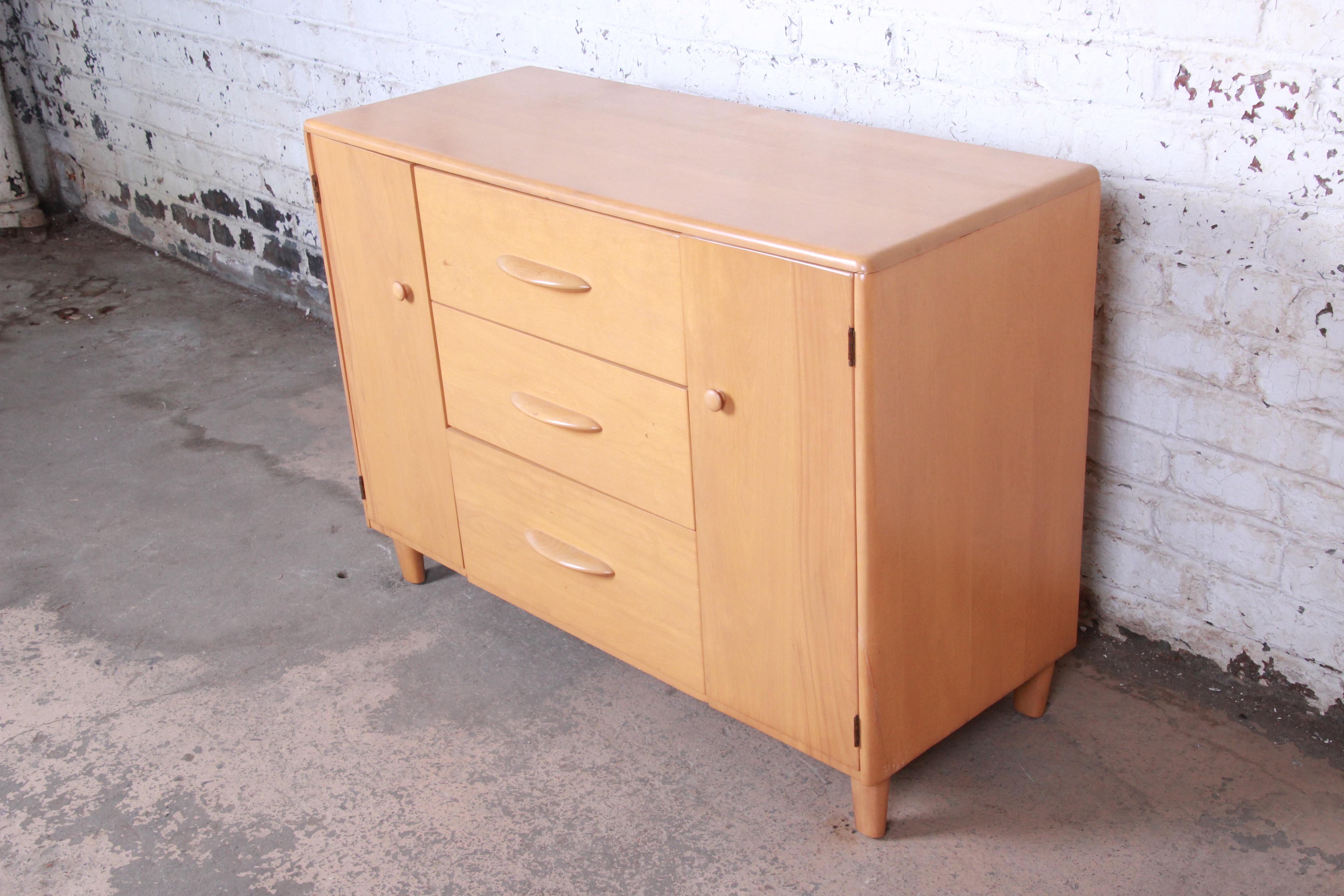American Heywood Wakefield Style Mid-Century Modern Solid Maple Sideboard Credenza, 1950s