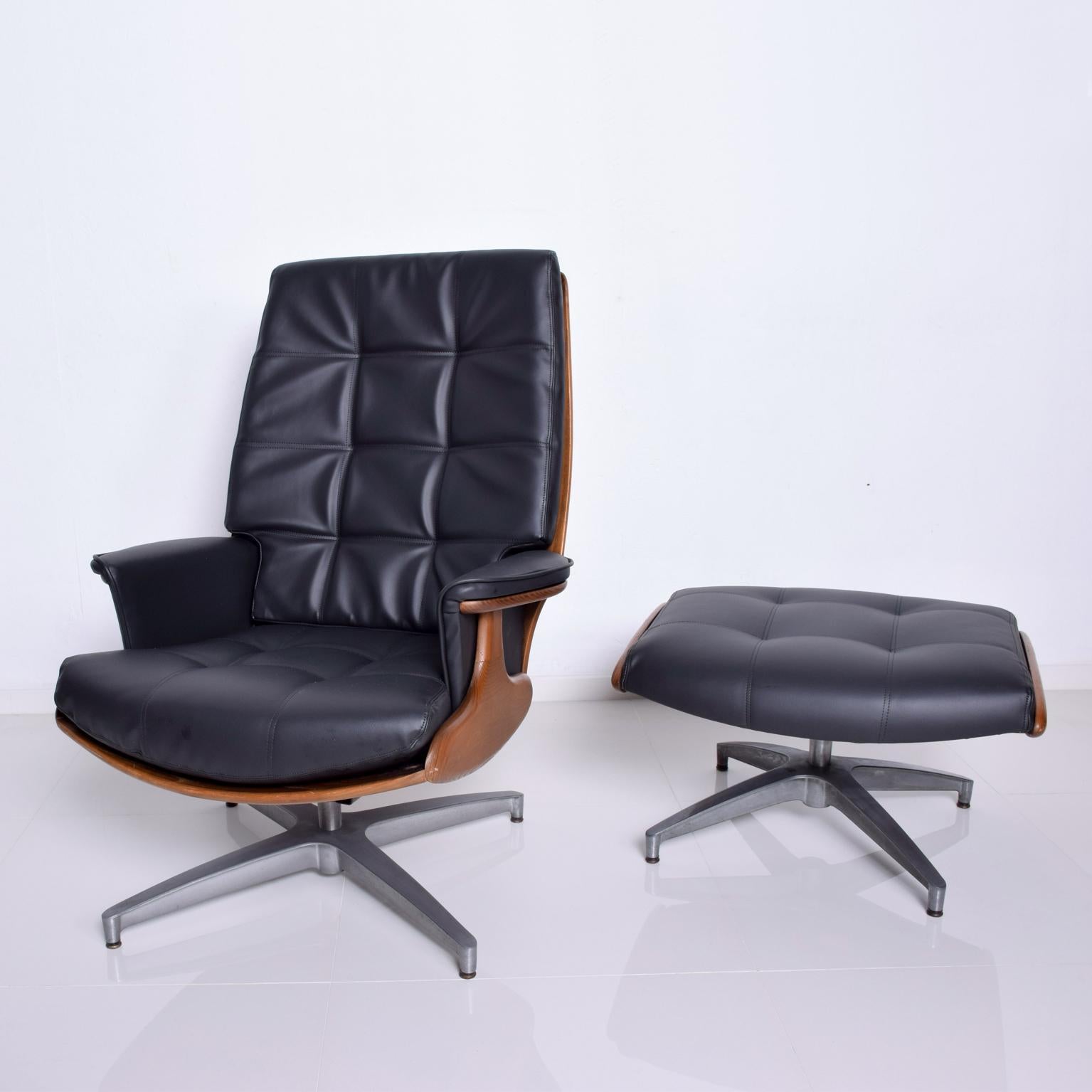 Mid-Century Modern Heywood Wakefield Teak & Faux Leather Lounge Chair & Ottoman 710D Danish Modern