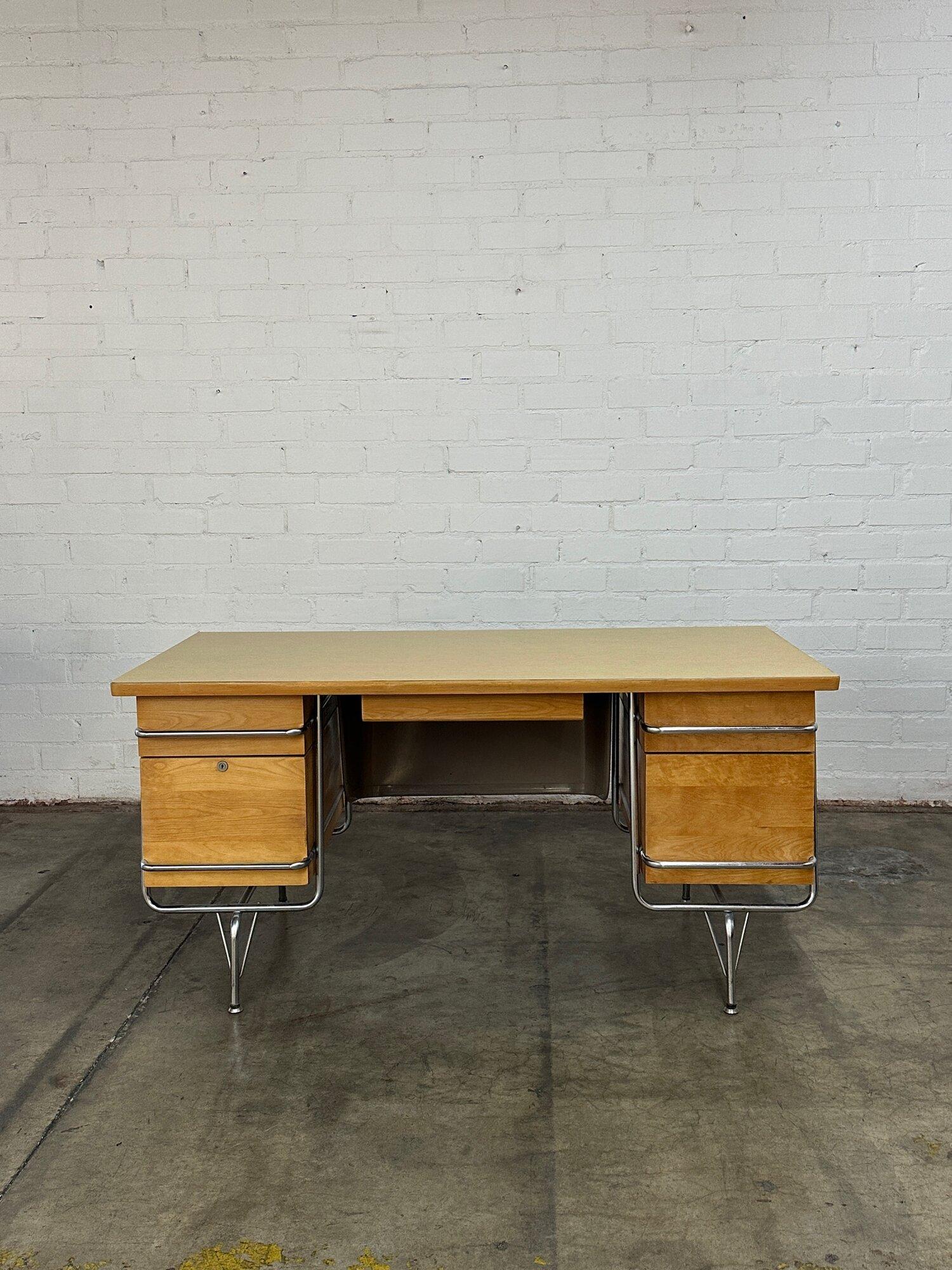 W59.5 D29.5 H29.5

Fully refinished Mid Century modern desk designed by Kem Weber for Heywood Wakefield. Desk features a chrome tubular frame, birch drawers , a laminate top and a metal modestly panel.