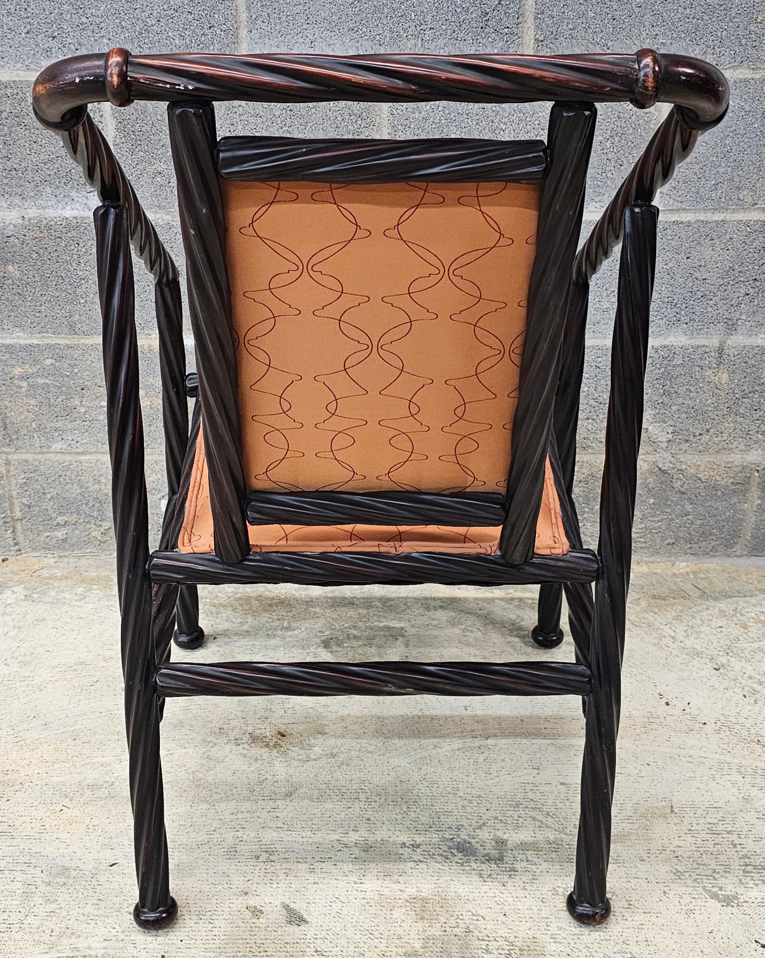 Heywood-Wakefield Poltrona in finto rattan intrecciato in mogano e imbottito In condizioni buone in vendita a Germantown, MD