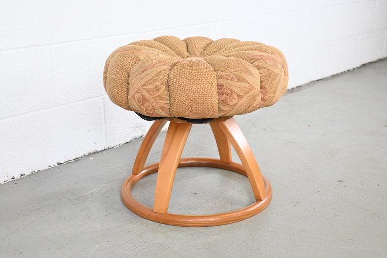 HeywoodWakefield Vanity Pouf Stool, 1940s For Sale at 1stDibs