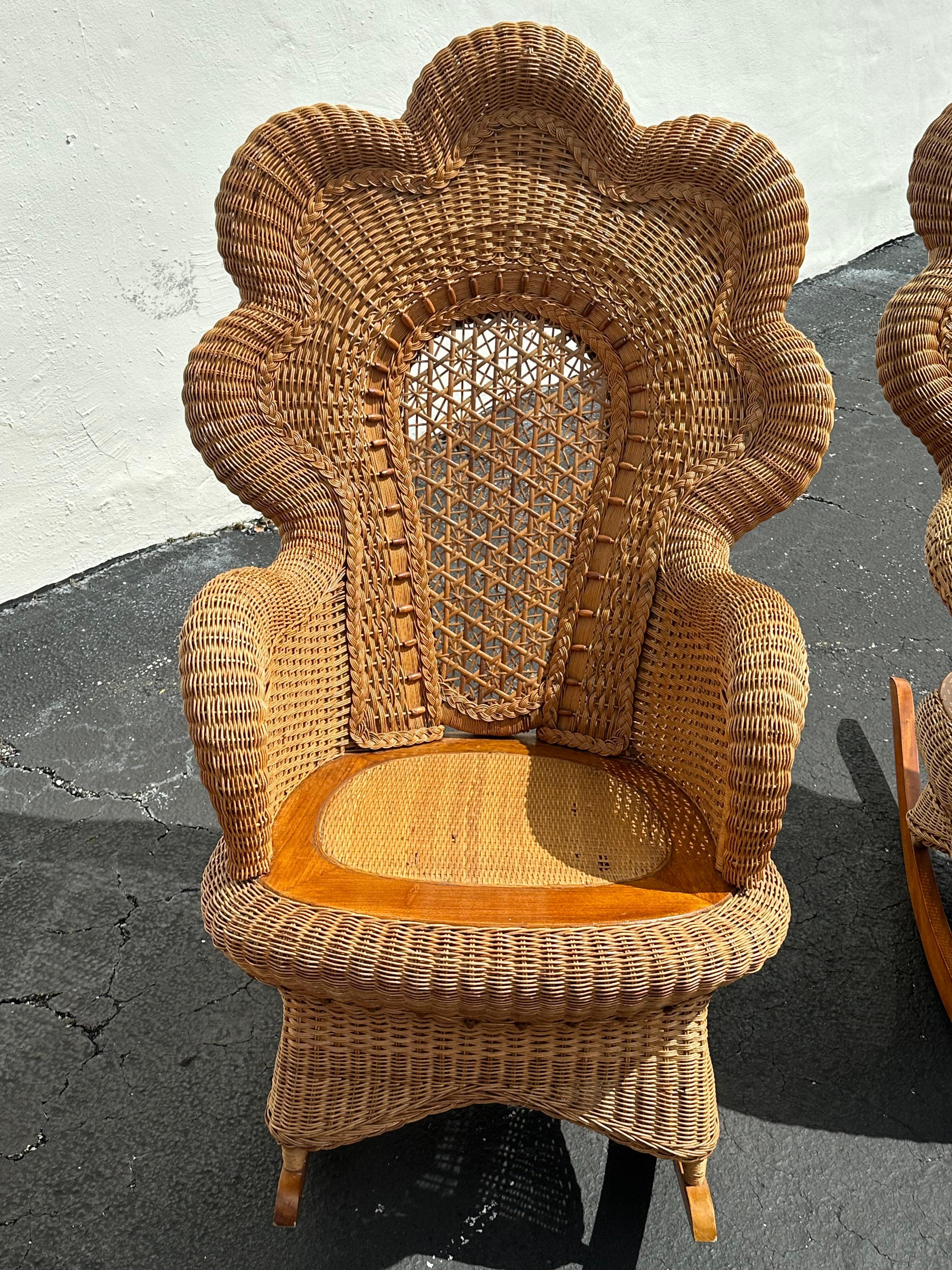 Heywood-Wakefield Victorian Shellback Osier Rocking Chairs Settee Tables en vente 7