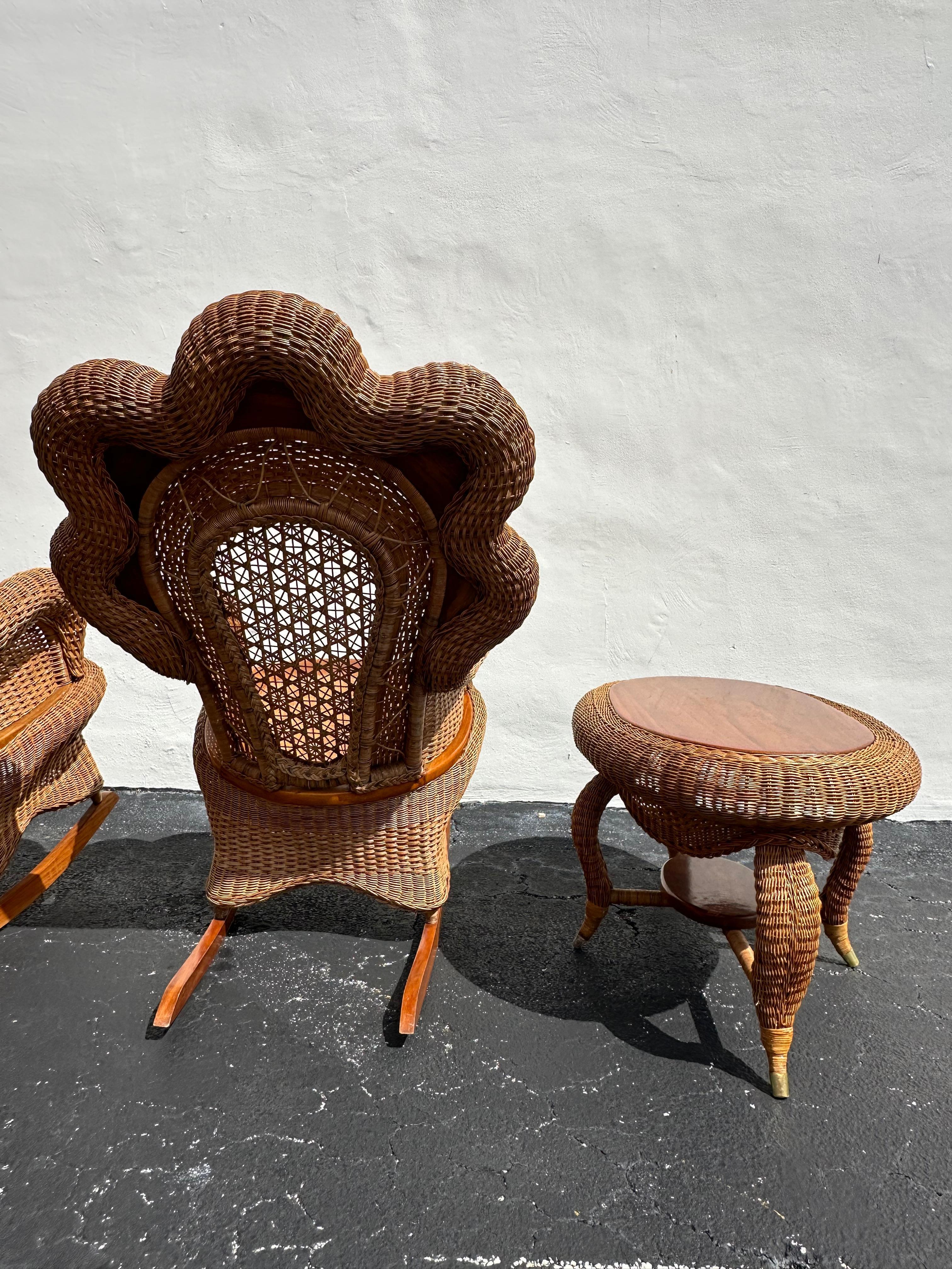 Heywood-Wakefield Victorian Shellback Osier Rocking Chairs Settee Tables en vente 11