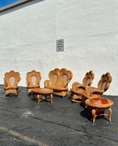 Heywood-Wakefield Sedie a dondolo vittoriane in vimini a conchiglia Tavoli da salotto