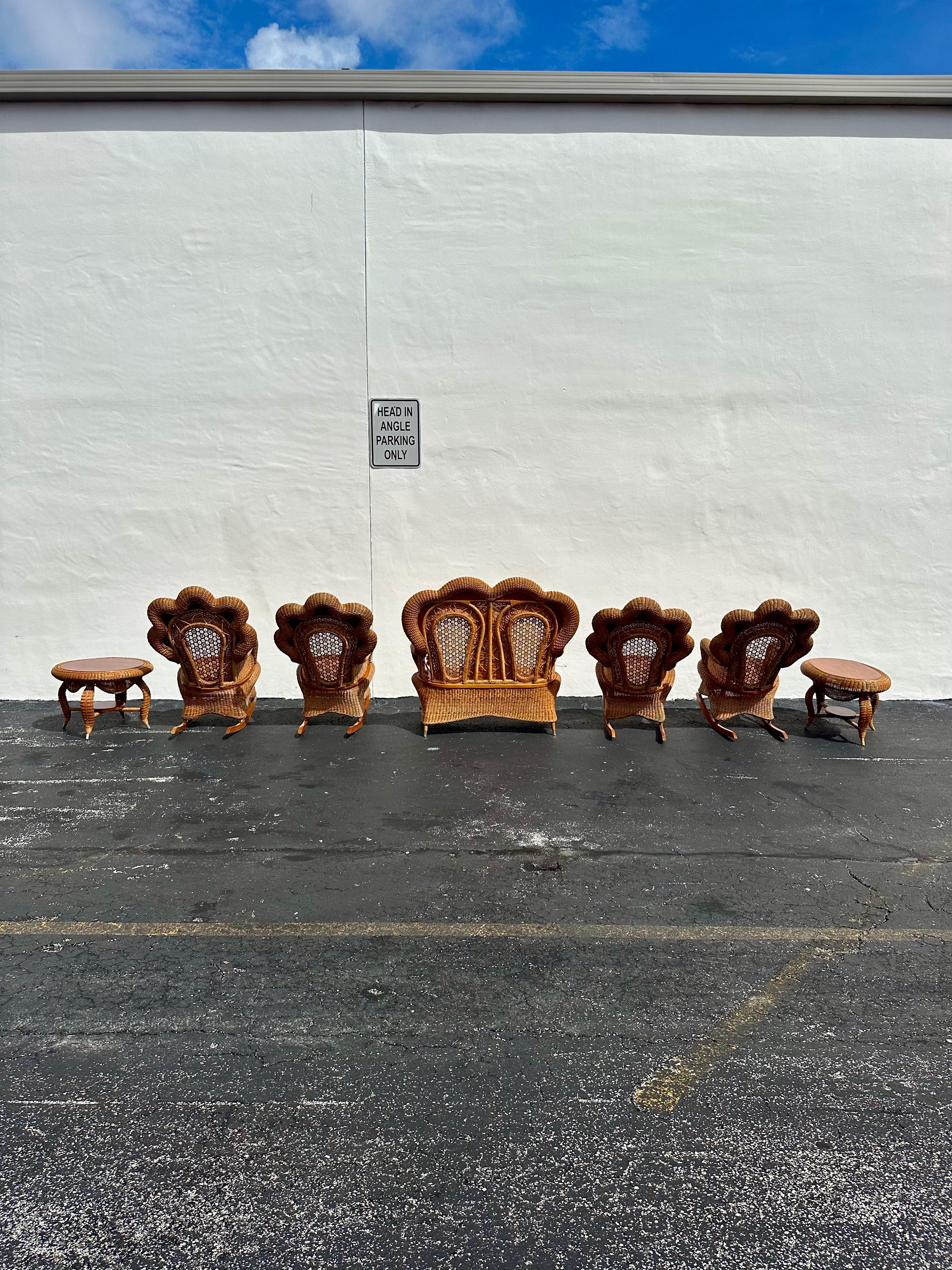 Heywood-Wakefield Victorian Shellback Osier Rocking Chairs Settee Tables Bon état - En vente à Fort Lauderdale, FL