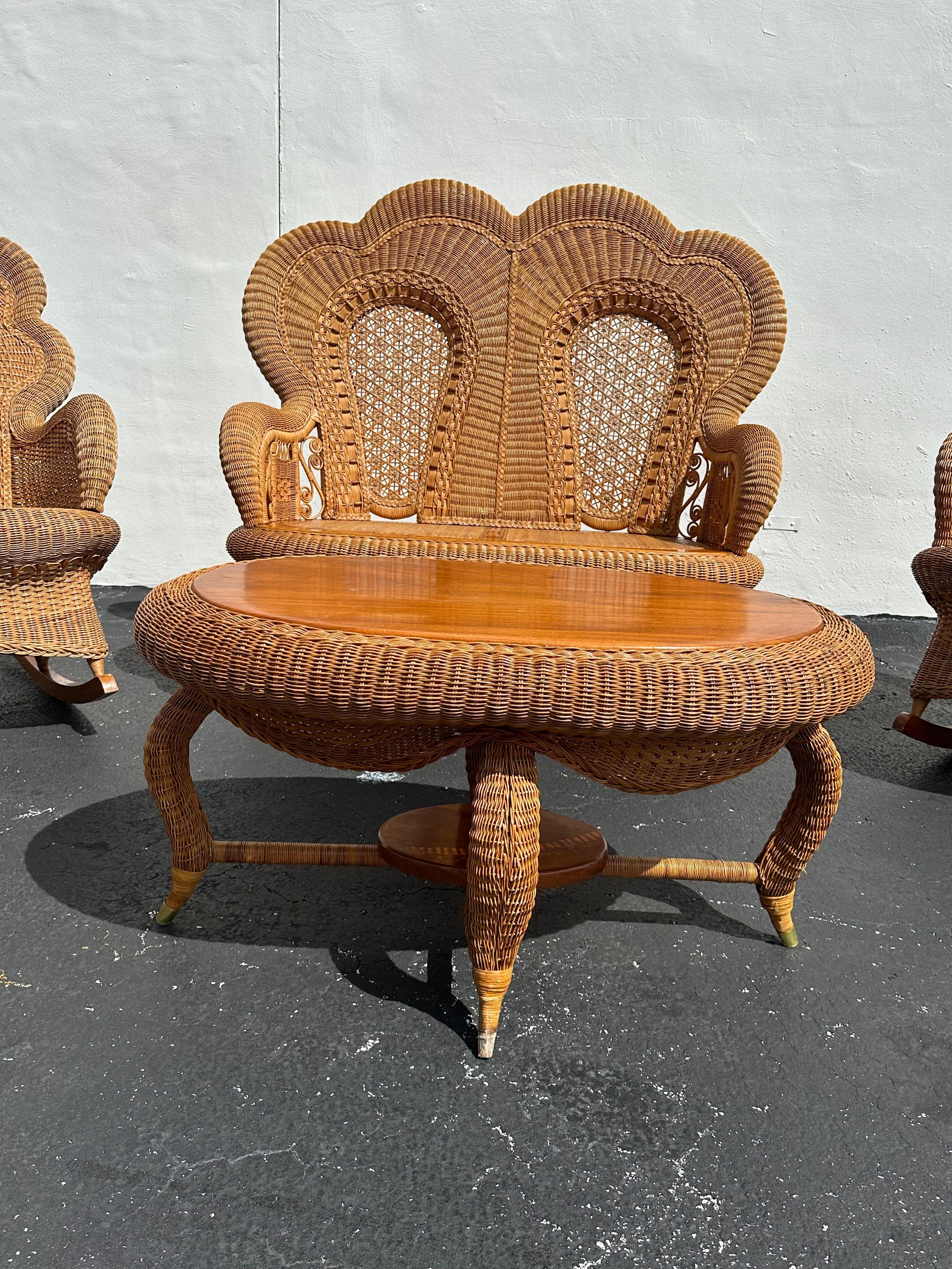 Heywood-Wakefield Victorian Shellback Osier Rocking Chairs Settee Tables en vente 1