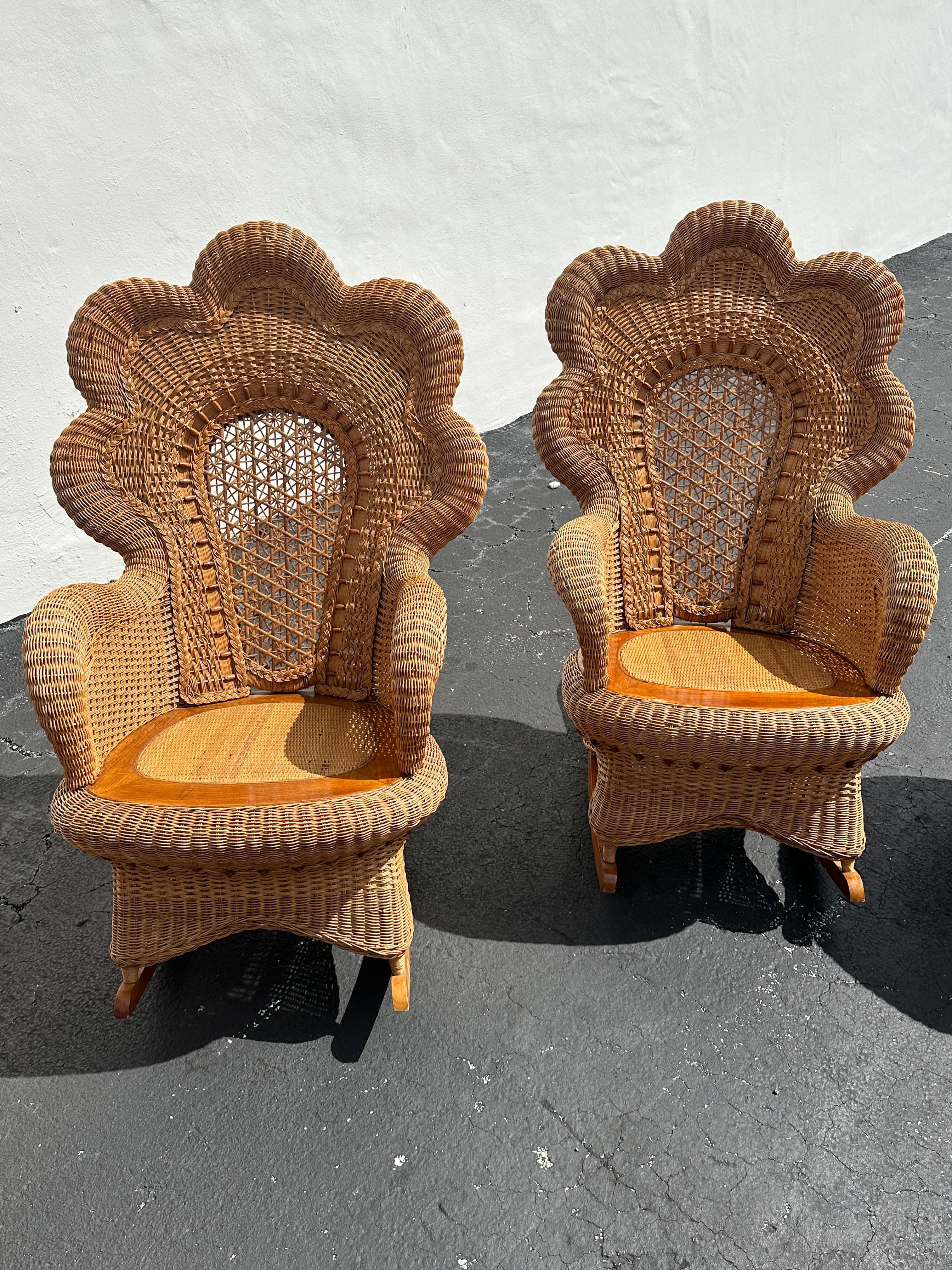 Heywood-Wakefield Victorian Shellback Osier Rocking Chairs Settee Tables en vente 3