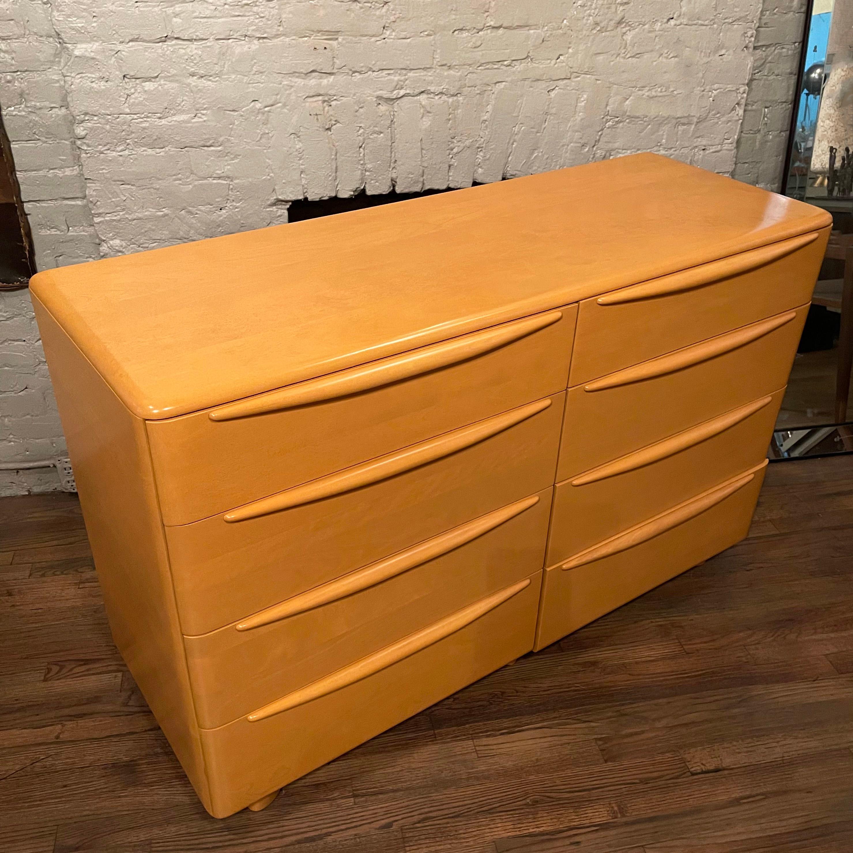 Heywood Wakefield Wheat Maple Double Dresser In Good Condition In Brooklyn, NY