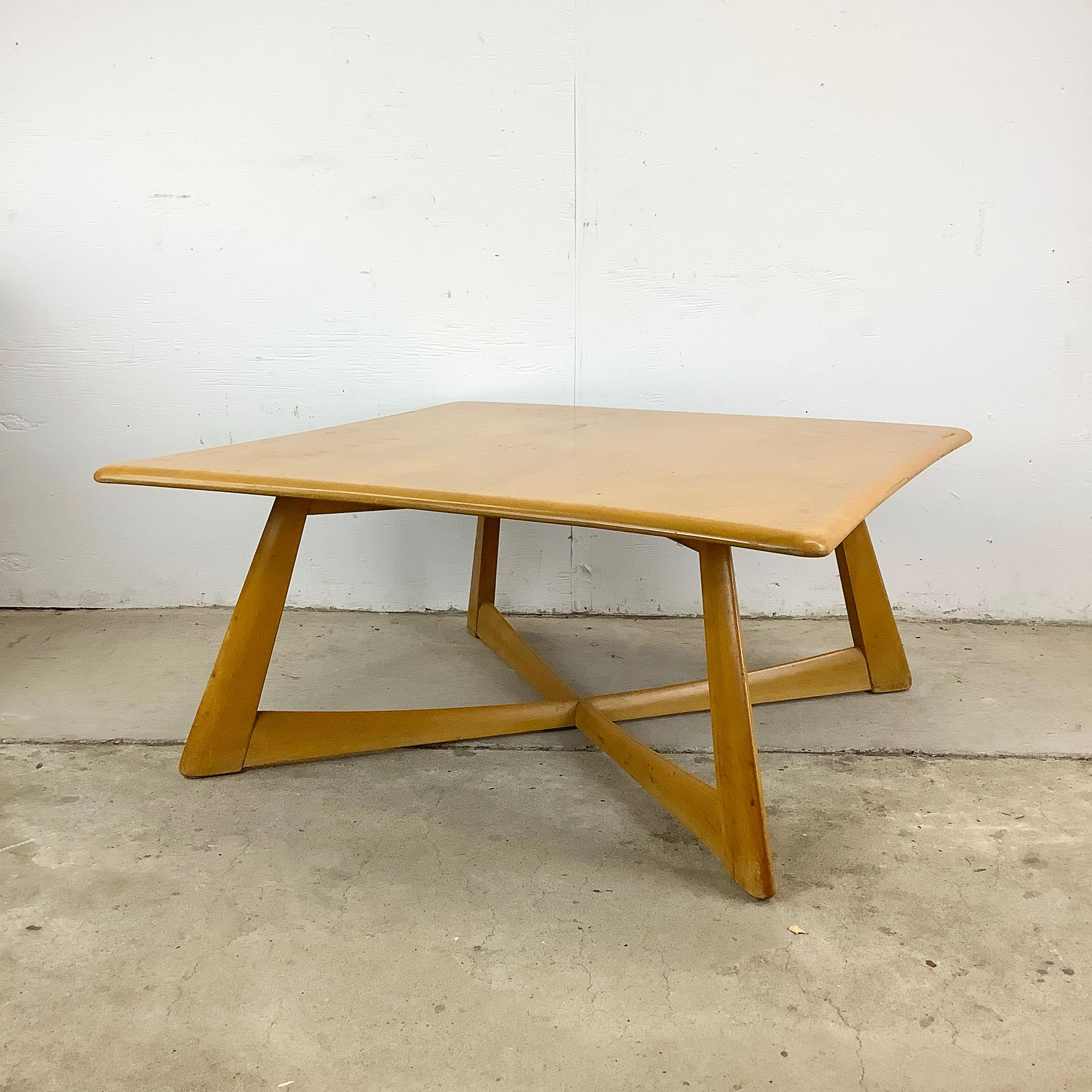 Bois Heywood Wakefield table basse à base en X en vente
