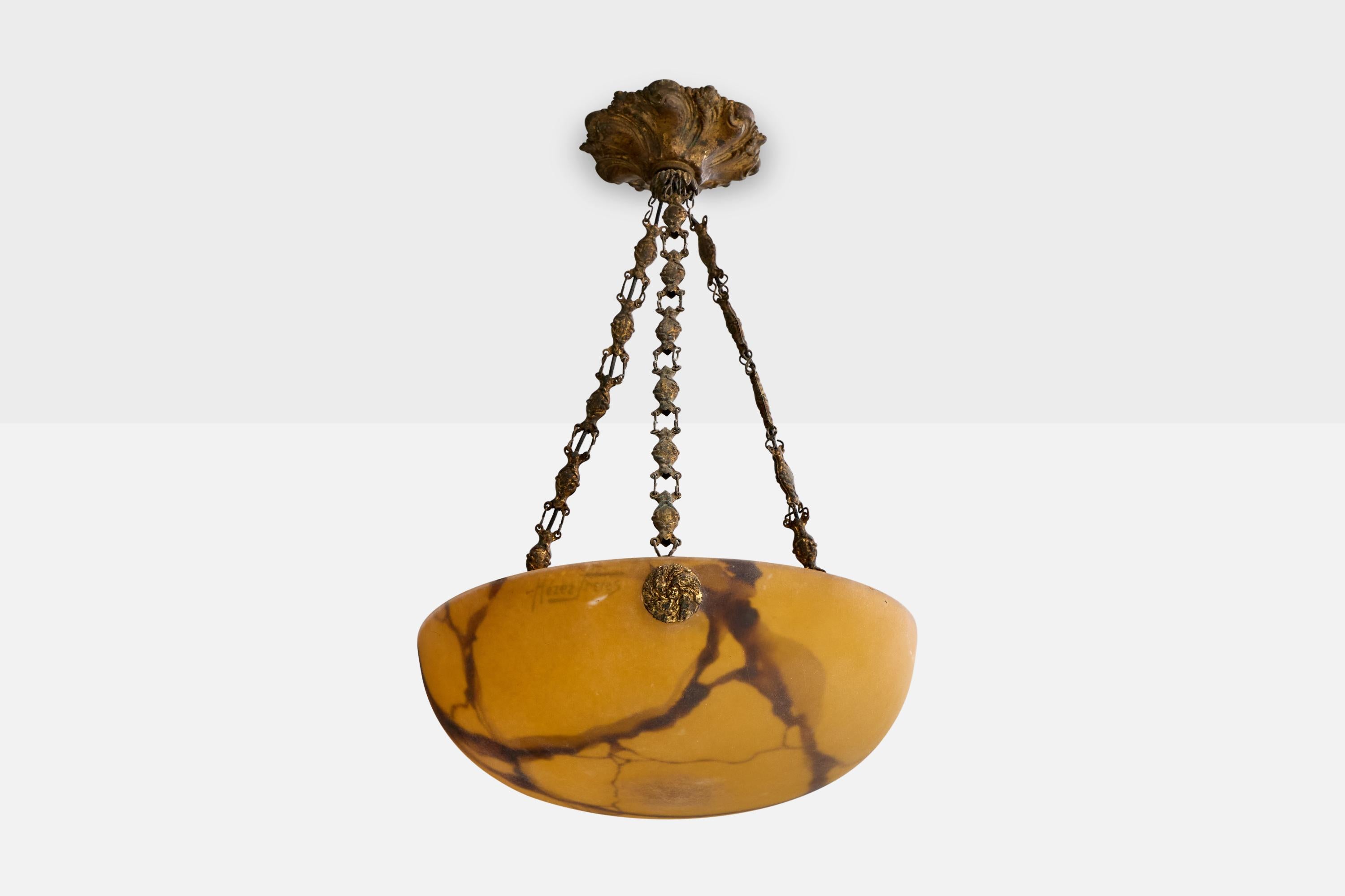 Lámpara colgante de vidrio amarillo y latón patinado, estilo alabastro, pintada a mano, fabricada por Hézez Freres, Francia, c. 1920.

Dimensiones totales (pulgadas): 17,0 