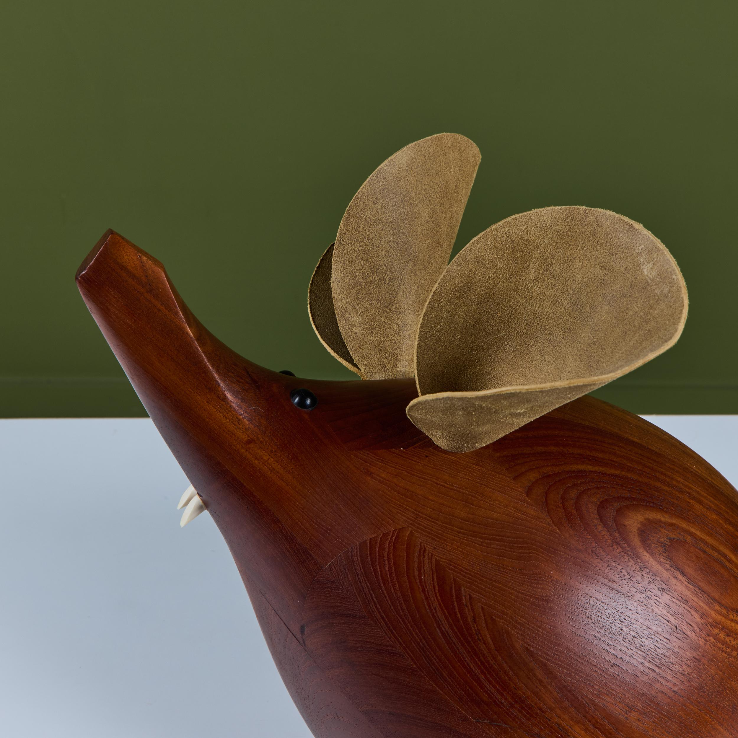 H. H. Danimarca Scultura di topo grande in teak in vendita 7