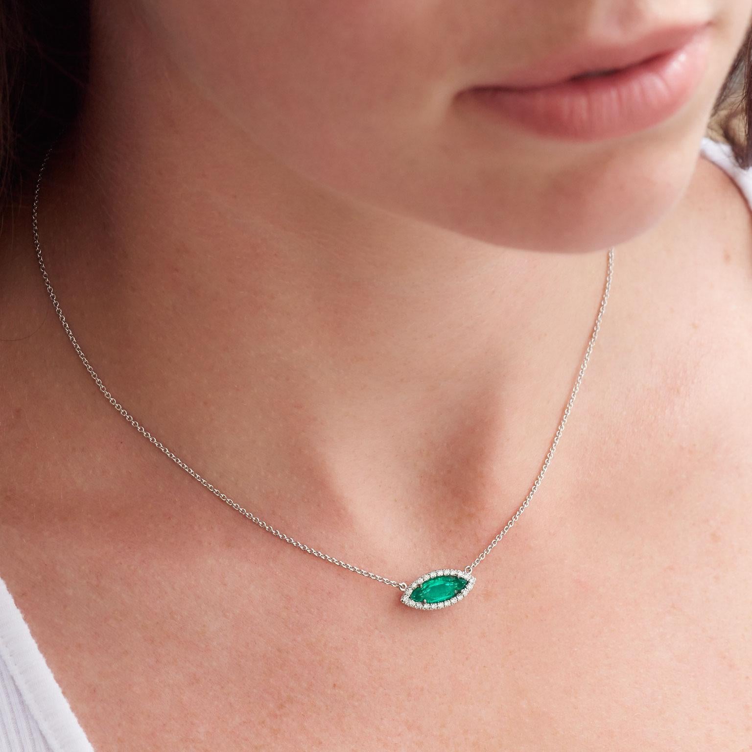 H. H. Collana con ciondolo a forma di smeraldo e diamante, fatta a mano. In condizioni Nuovo in vendita a Miami, FL
