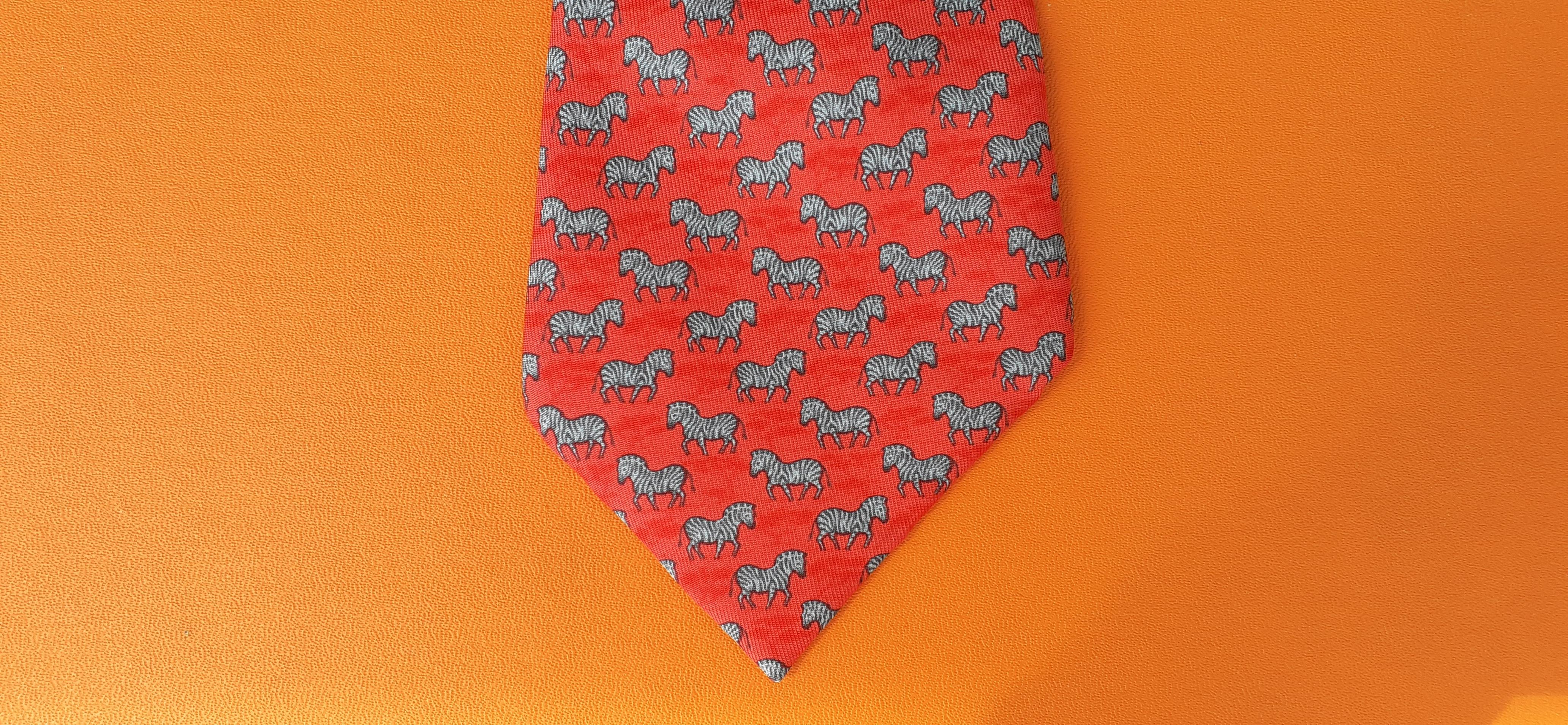 Beautiful Authentic Hermès Tie

Pattern: zebras in the savannah

Made in 1988 for 