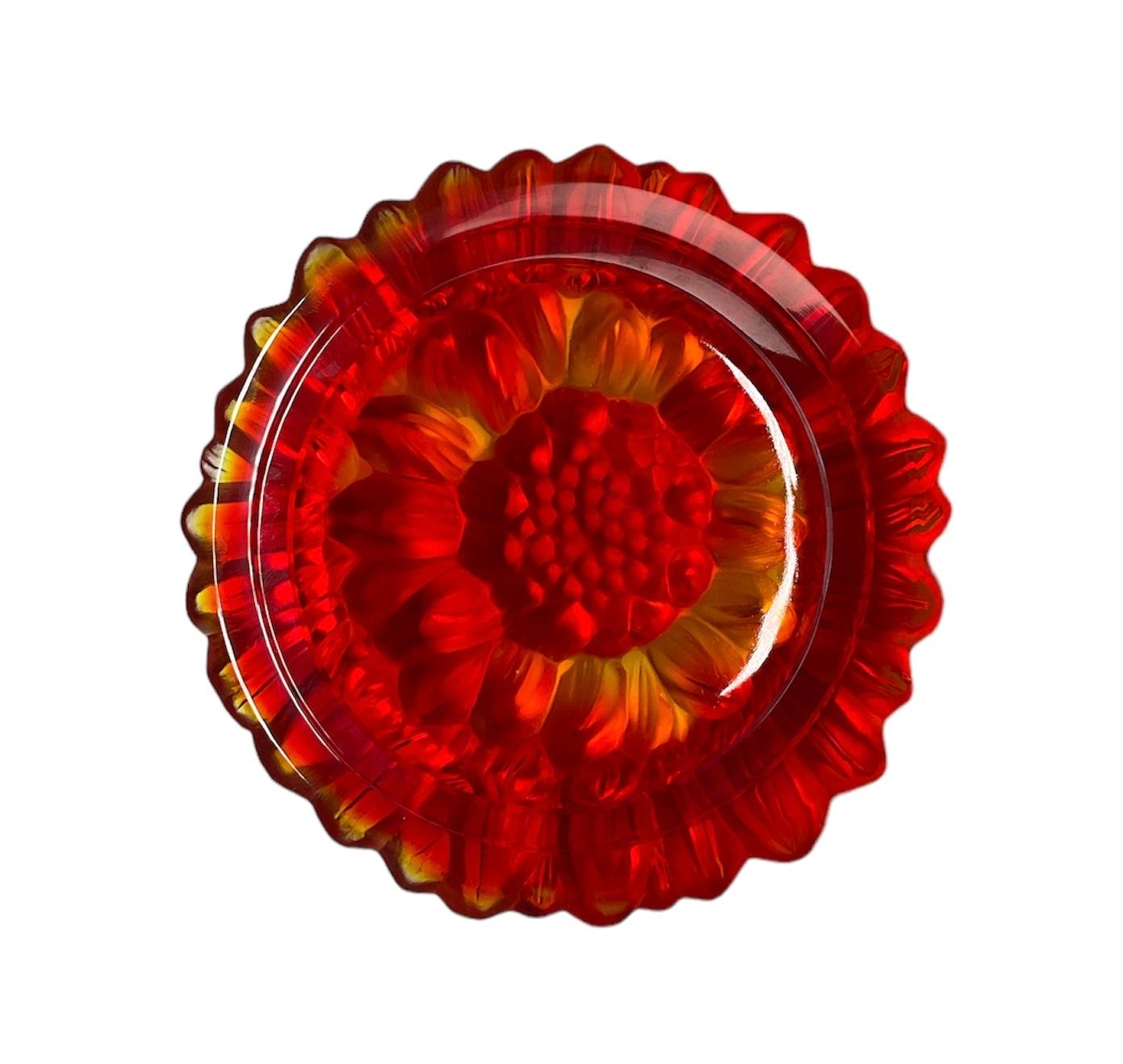 Art déco Boîte ronde pour poudre, bijoux et/ou vanité en verre rouge H.Hoffman en vente