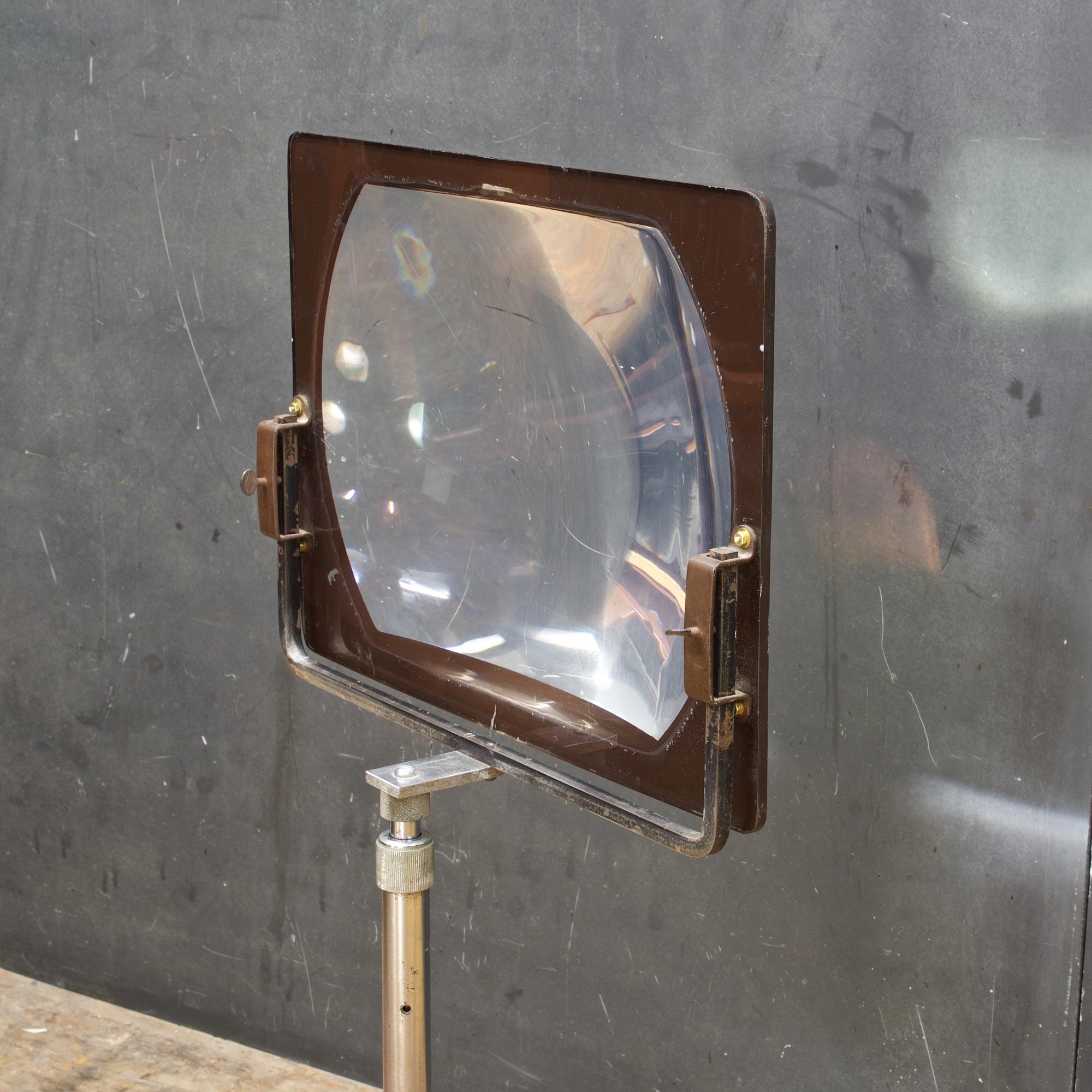 tv magnifying glass