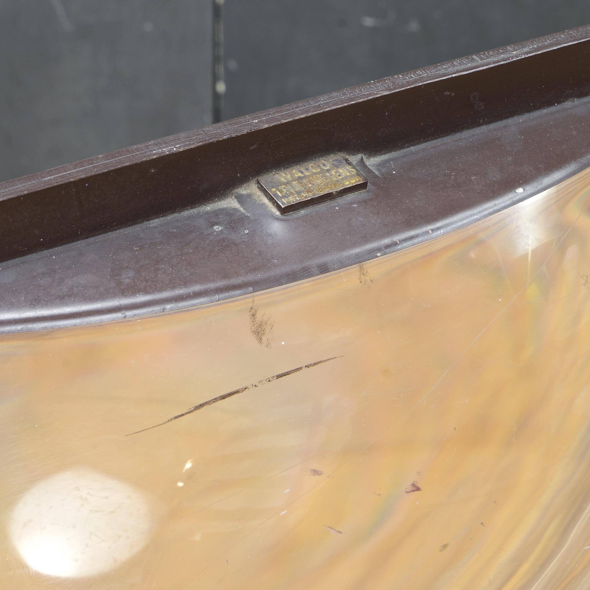 magnifying glass on stand