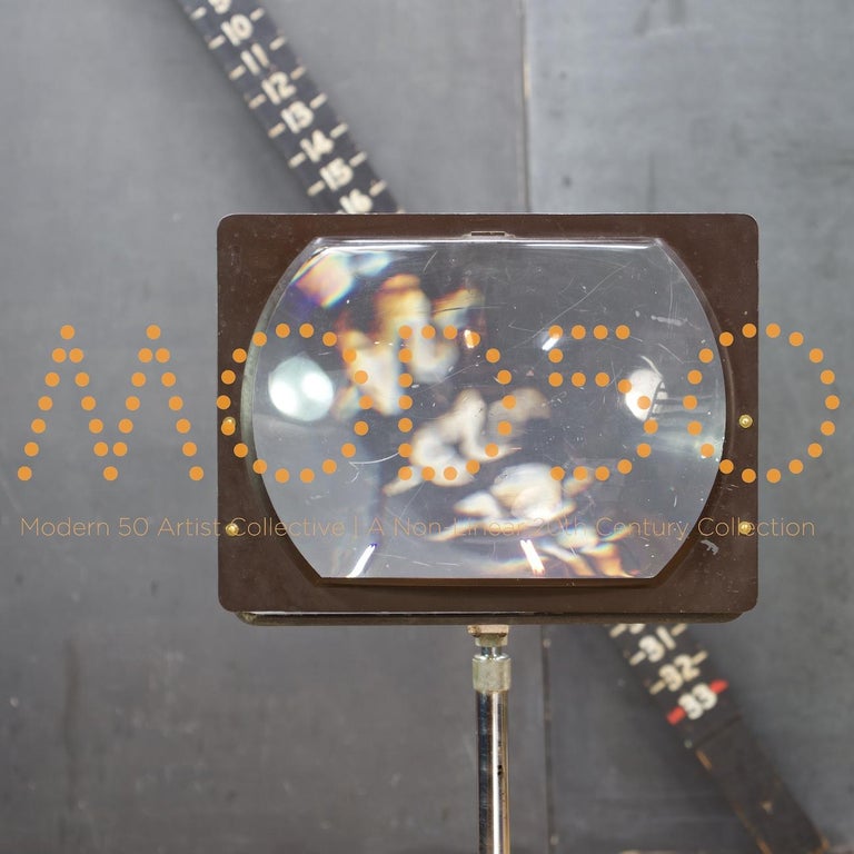 HiDef Television Magnifier Magnifying Glass Lens Stand Looking Retro