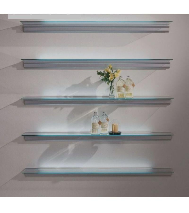 Hialina shelfs by Lluís Clotet & Oscar Tusquets
Dimensions: 
D 24 x W 250 x H 9 cm (for each shelf.)
Materials: Support in anodized matt silver aluminum hung to the wall. Transparent tempered glass shelf of 6mm thickness with polished edges that