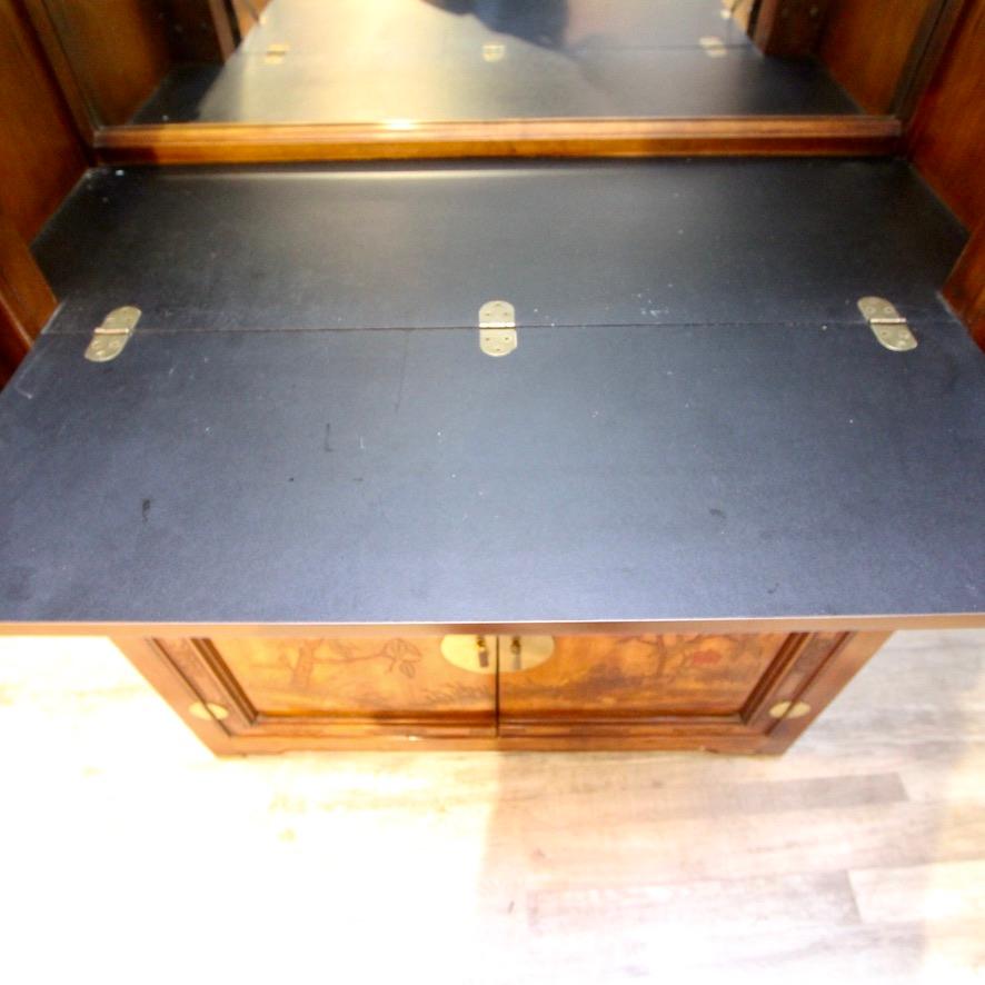Hibriten Asian Influence Bar/Server Cabinet In Good Condition For Sale In New London, CT