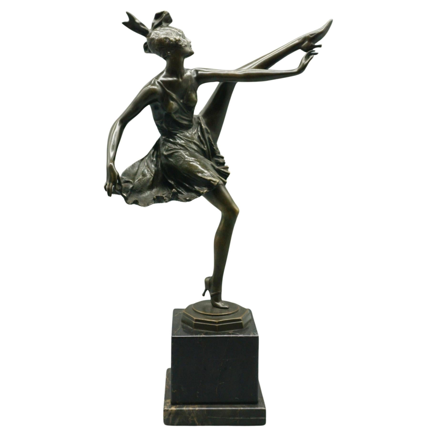 Hick Kick" Escultura Art Decó de bronce patinado de Bruno Zach