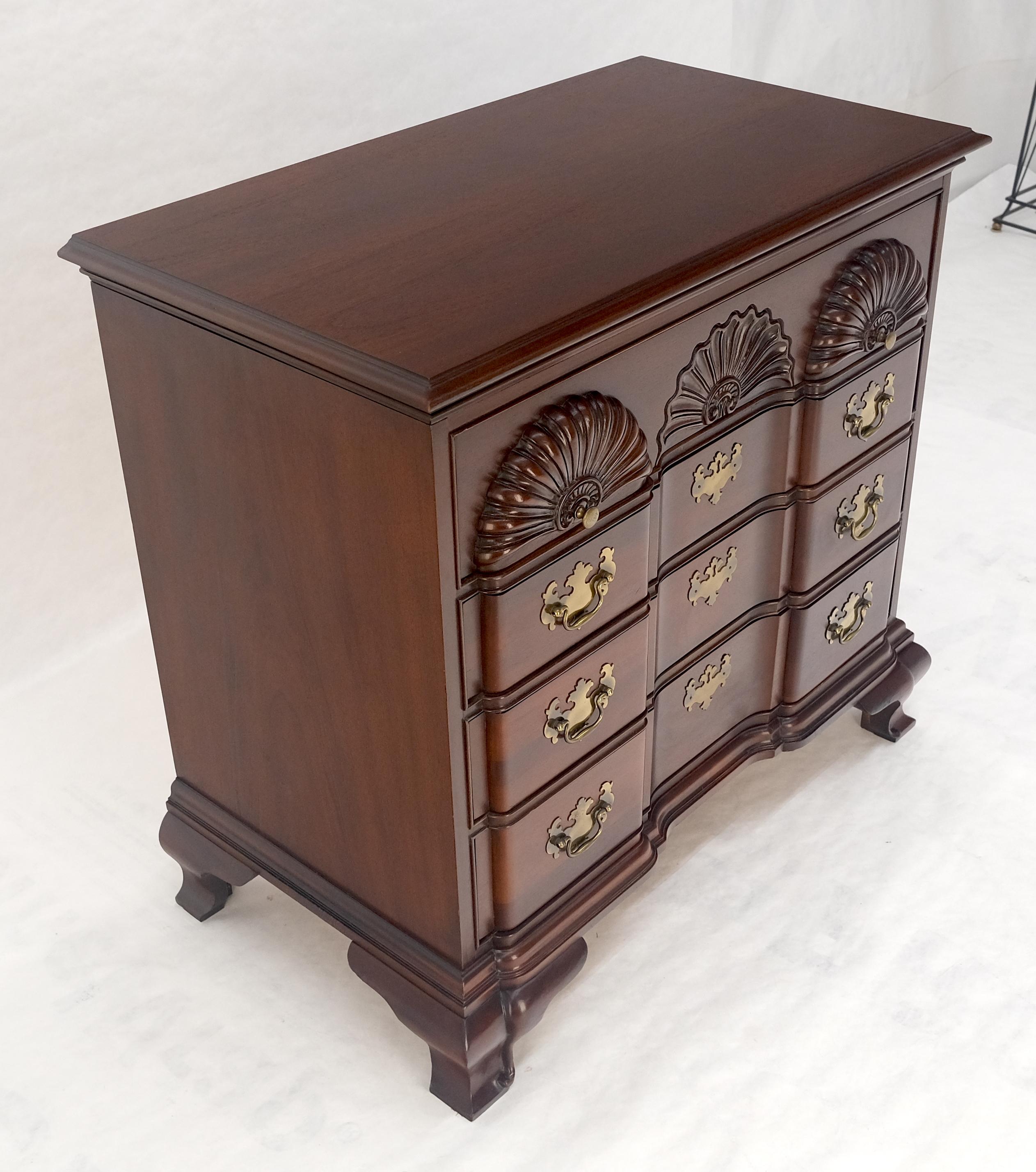 Hickory Block Front Bracket Feet Chippendale 4 cassetti Bachelor Chest Dresser in vendita 4