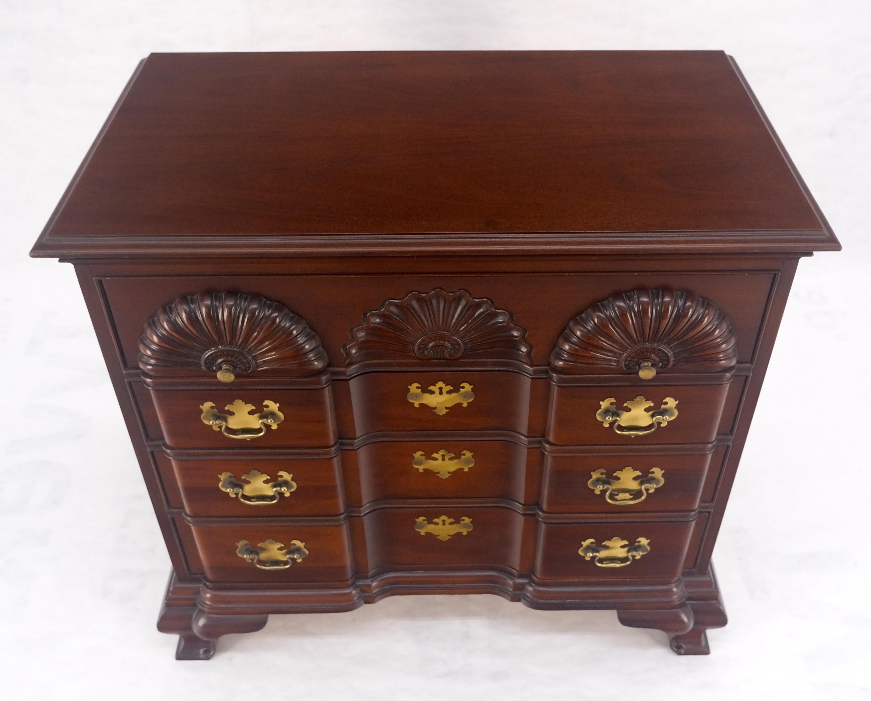 Hickory Block Front Bracket Feet Chippendale 4 Cassetti Bachelor Chest Dresser MINT